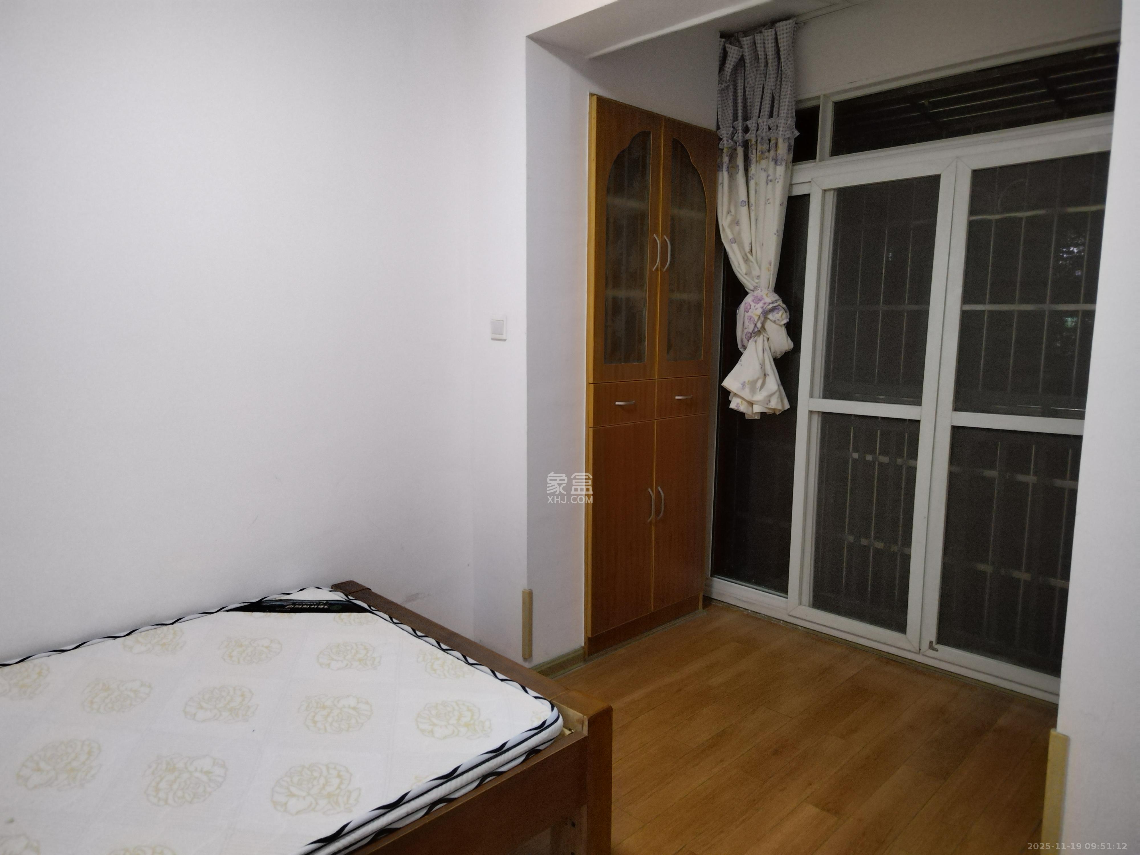 东岸锦城(东方人家)  3室2厅1卫    1600.0元/月室内图