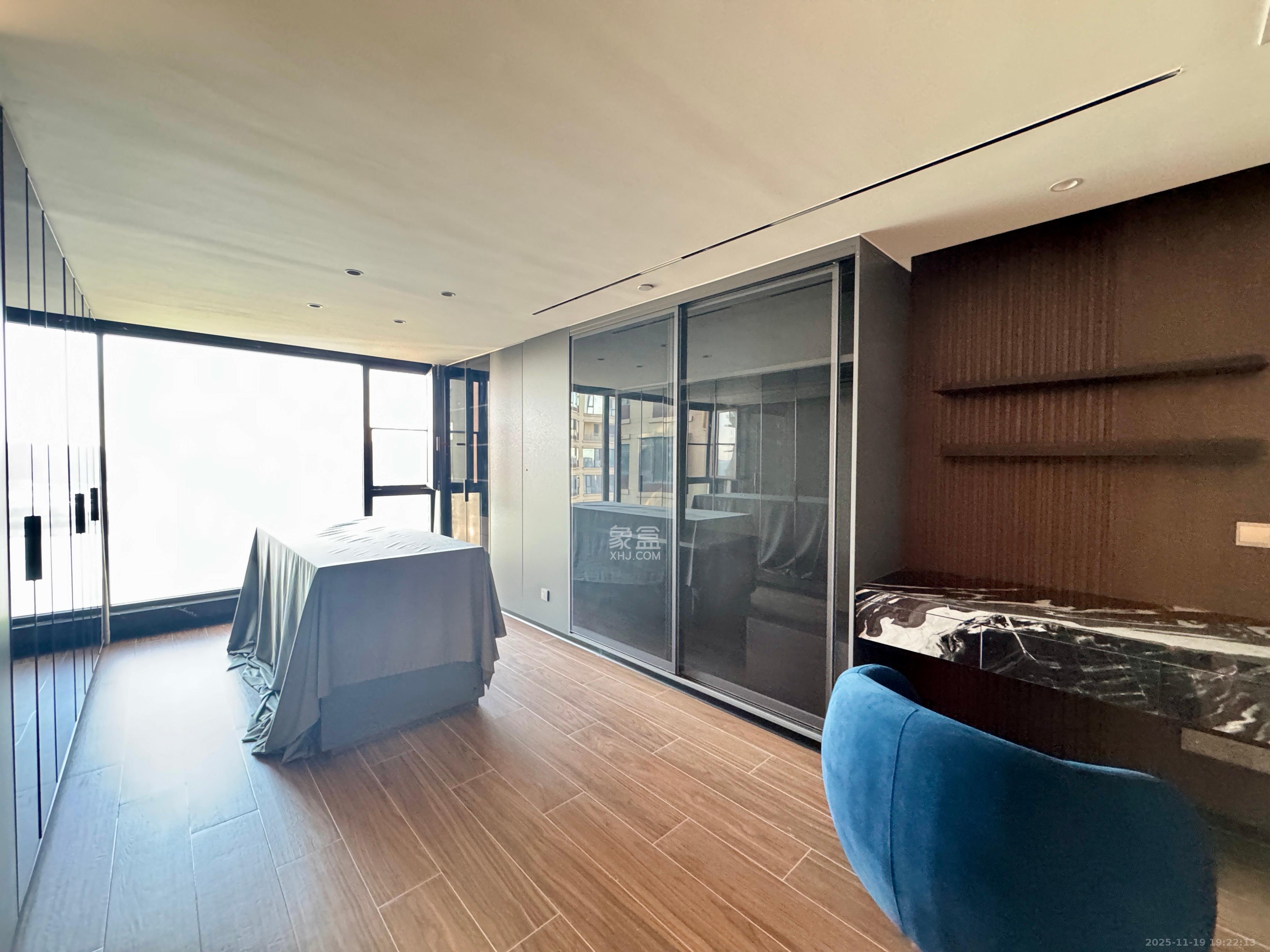 中建江山壹号 4室2厅3卫 32000.0元/月 中建江山壹号 4室2厅3卫 32000.0元/月室内图