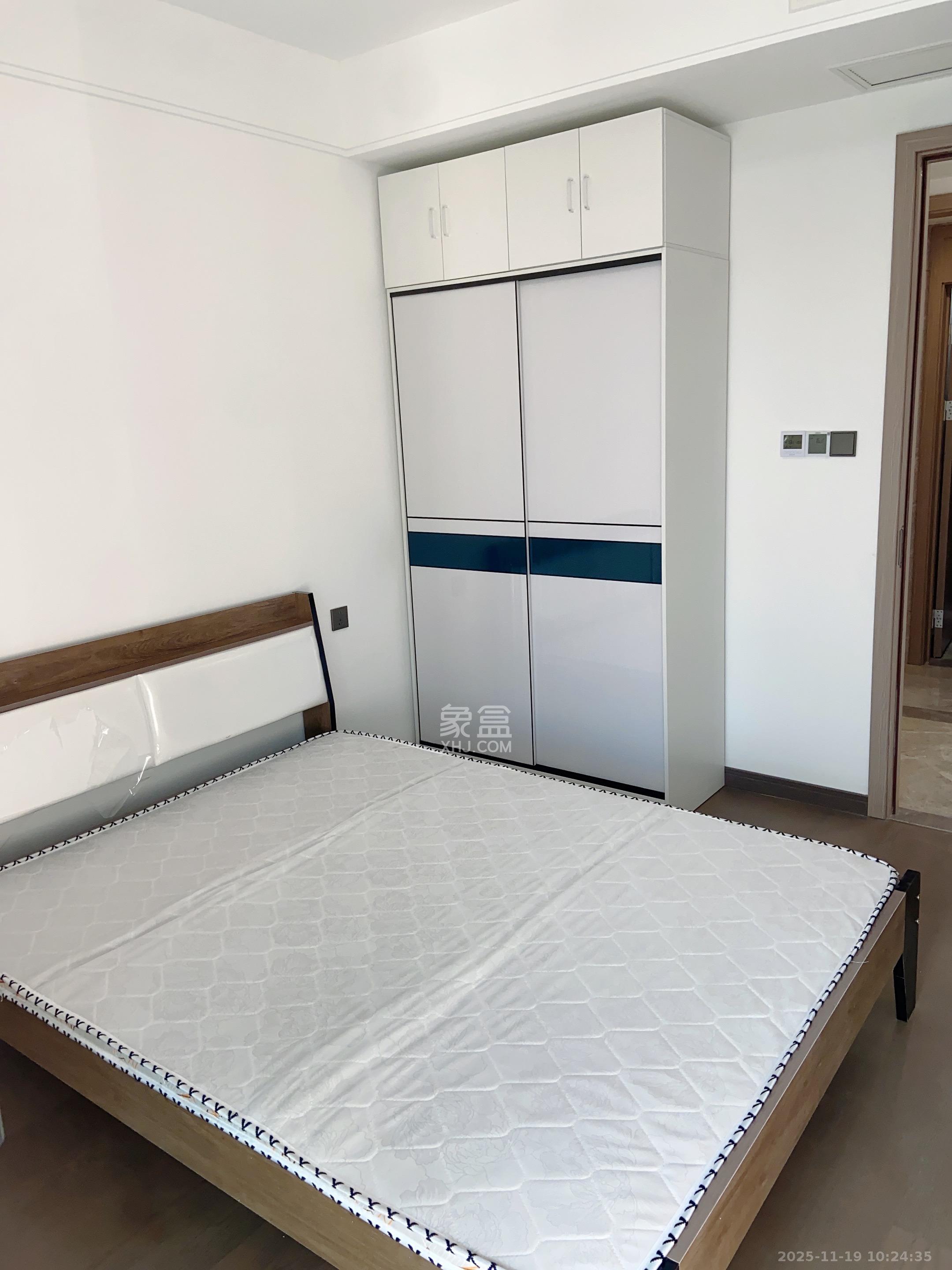 旭辉铂宸府  3室2厅2卫    2500.0元/月室内图