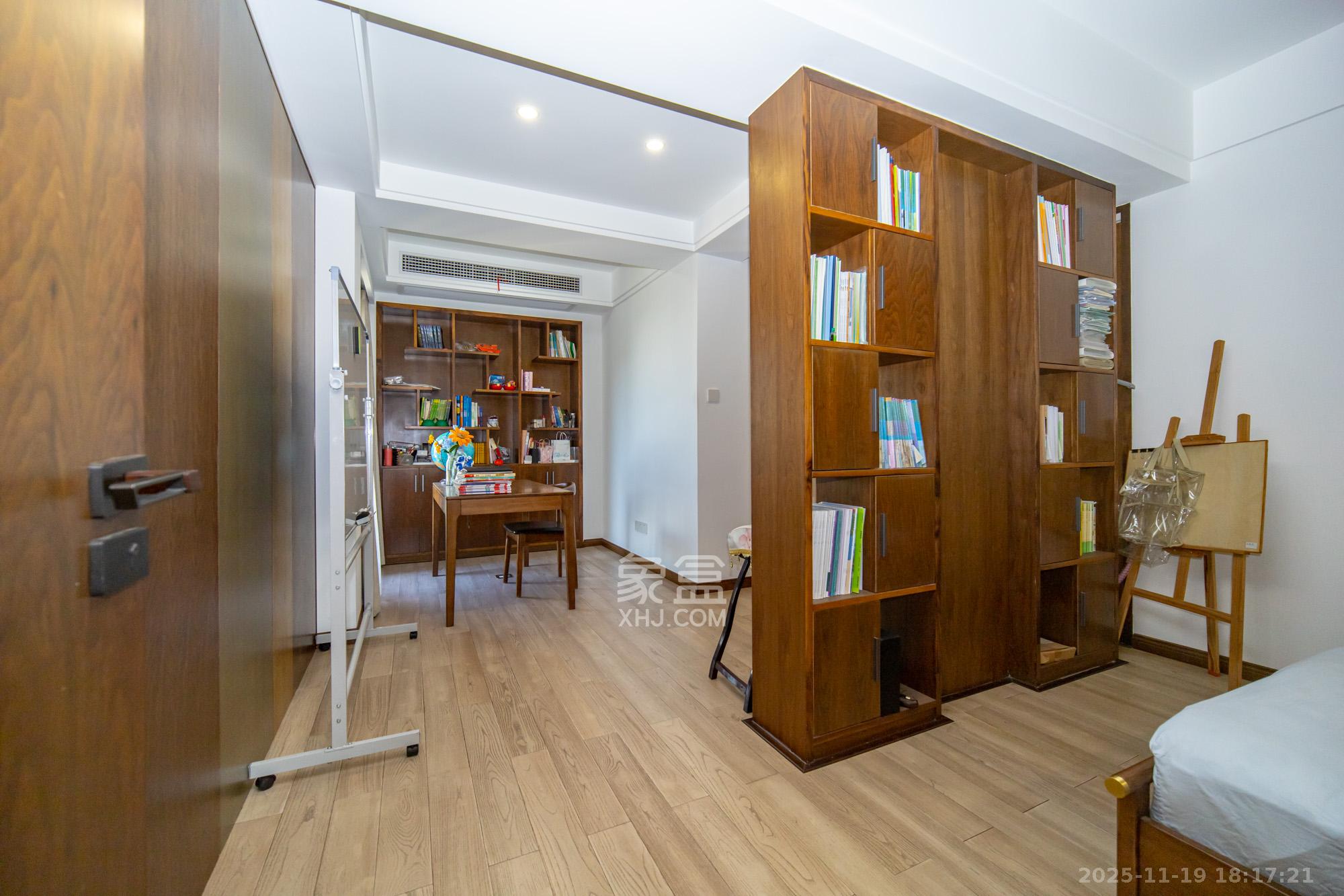 星湖湾二期高层 4室2厅2卫 136.0万 星湖湾二期高层 4室2厅2卫 136.0万卧室