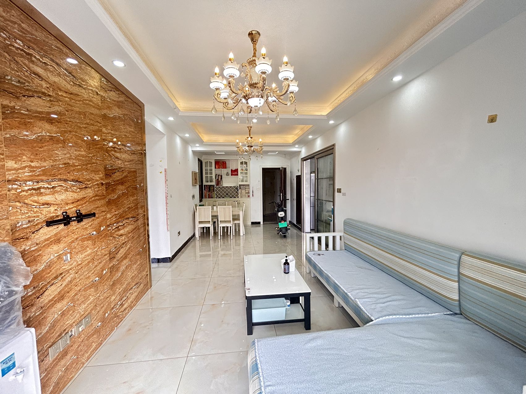 绿地海长流一期  2室2厅1卫    2200.0元/月室内图1