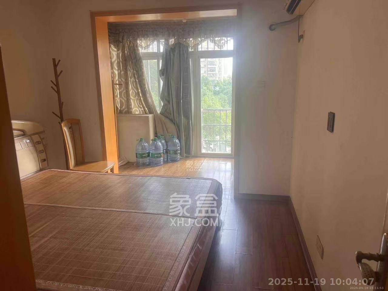 新诚小区  2室2厅1卫    1500.0元/月室内图1