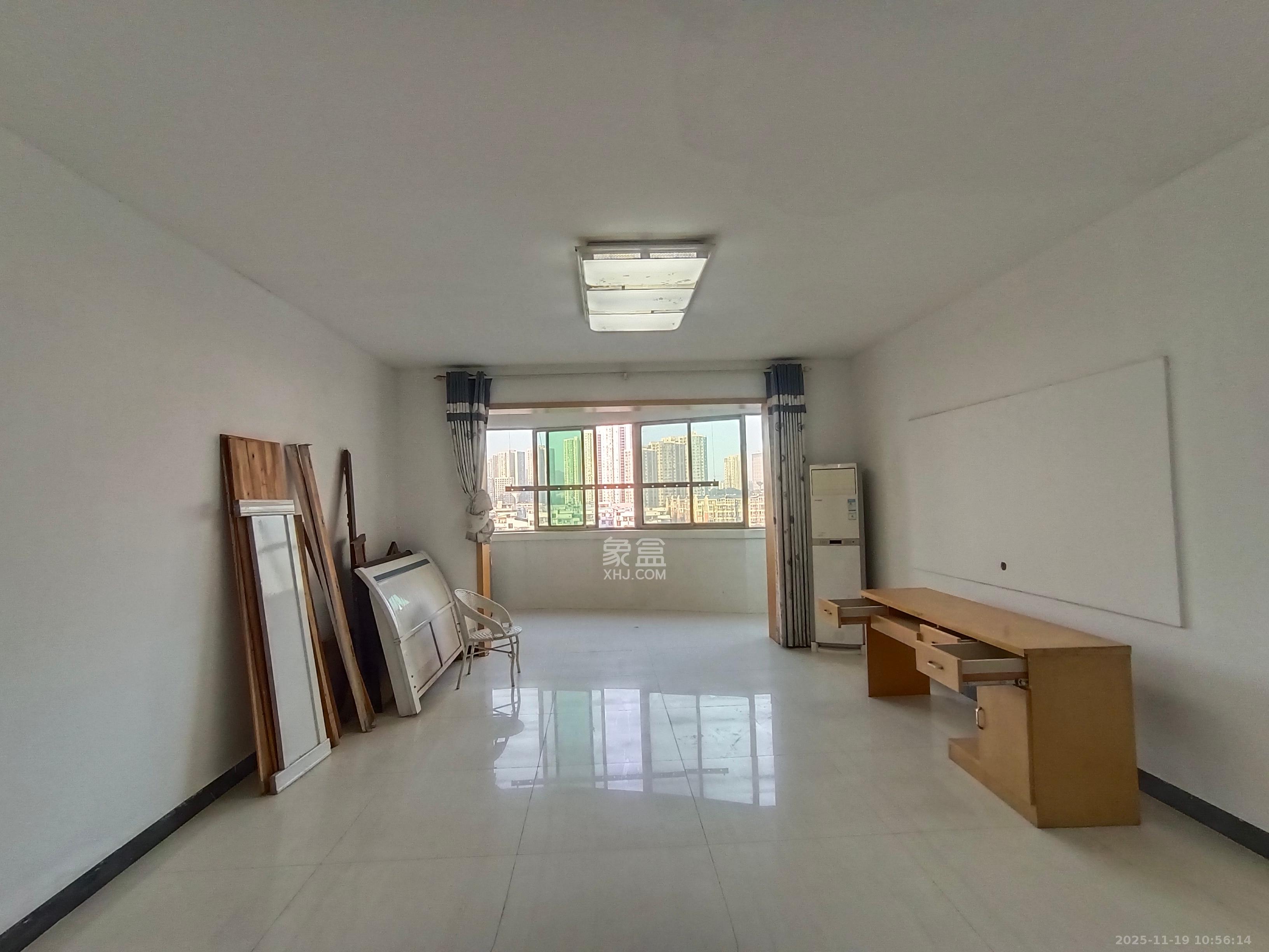 时代天骄  4室2厅2卫    2300.0元/月室内图