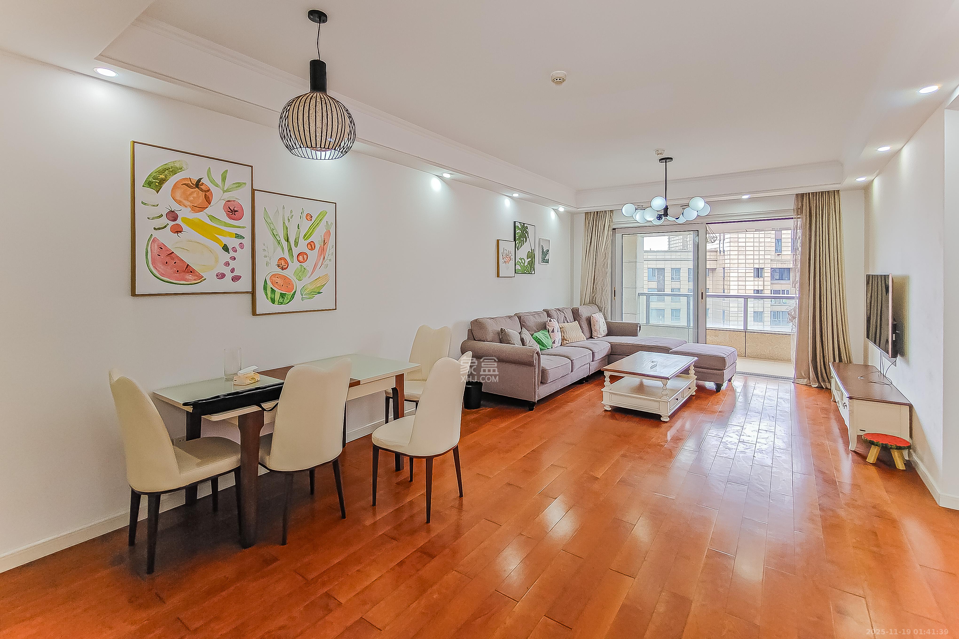 保利国际广场  3室2厅2卫    235.0万