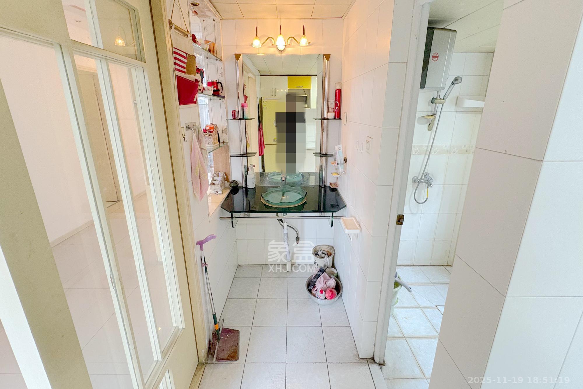 东南明苑  3室2厅2卫    85.0万卫生间