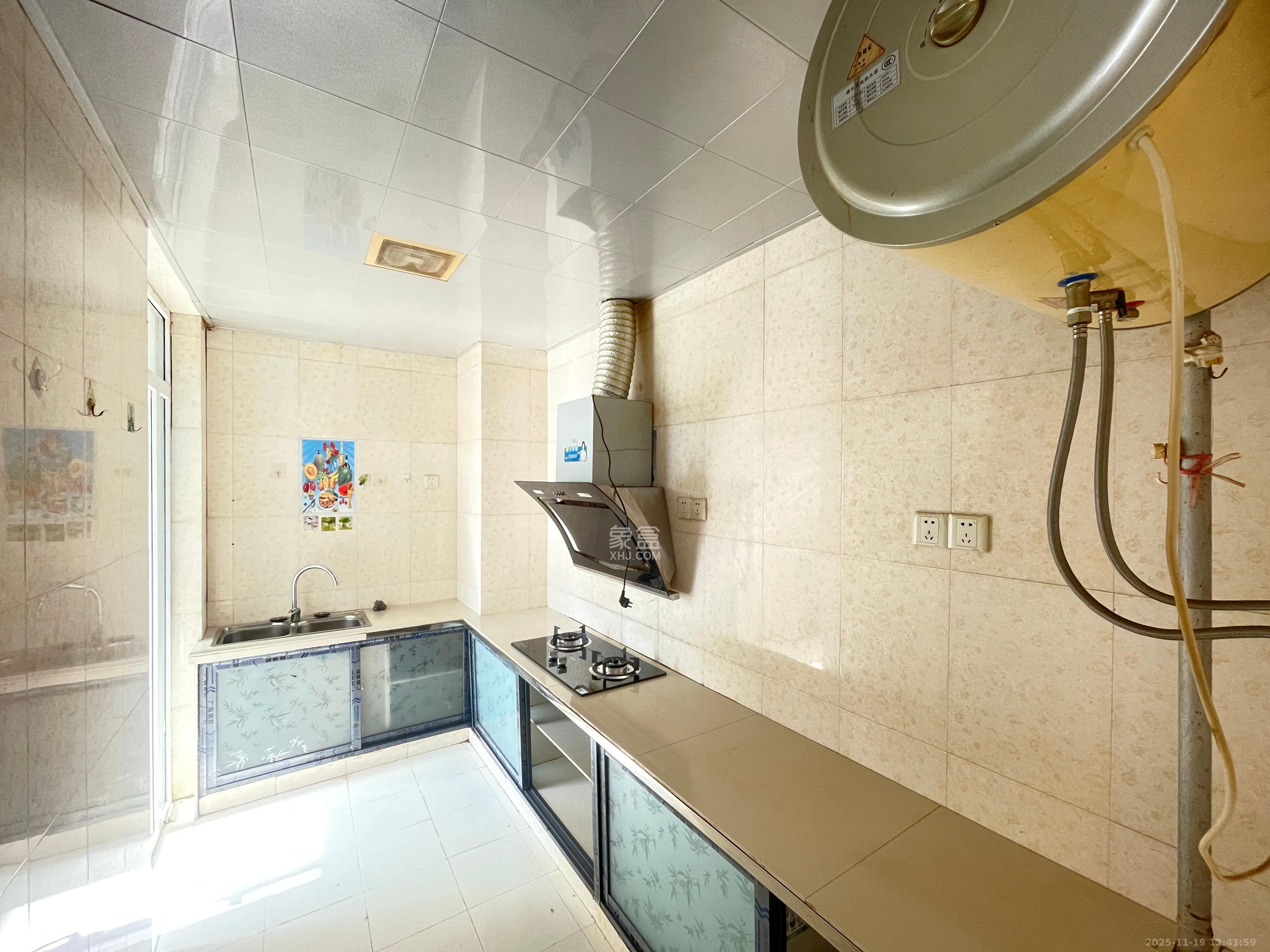 万国城(当代满庭春MOMA)一期 1室2厅1卫 1800.0元/月 万国城(当代满庭春MOMA)一期 1室2厅1卫 1800.0元/月室内图