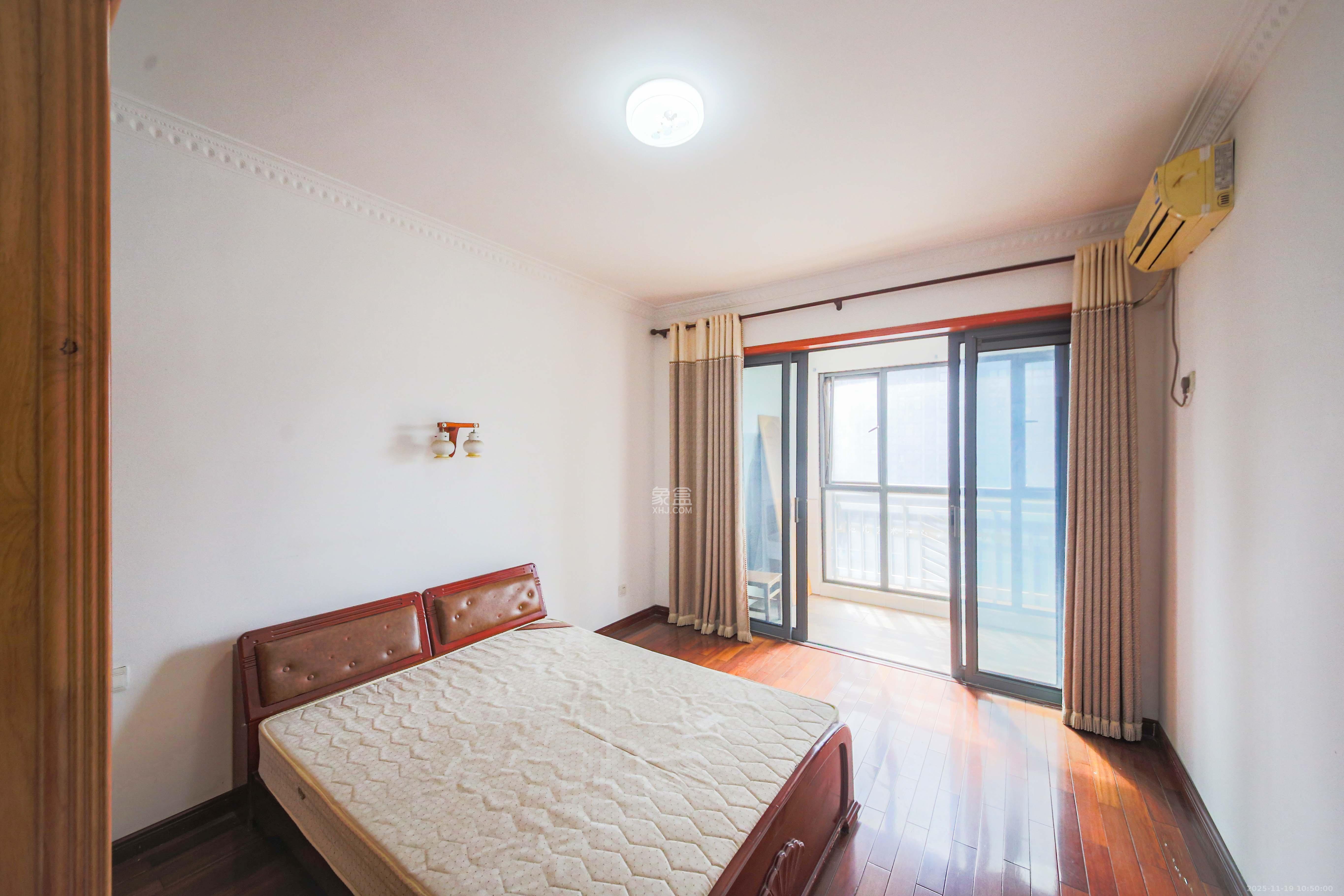 奥林匹克花园 3室2厅2卫 113.0万 奥林匹克花园 3室2厅2卫 113.0万卧室