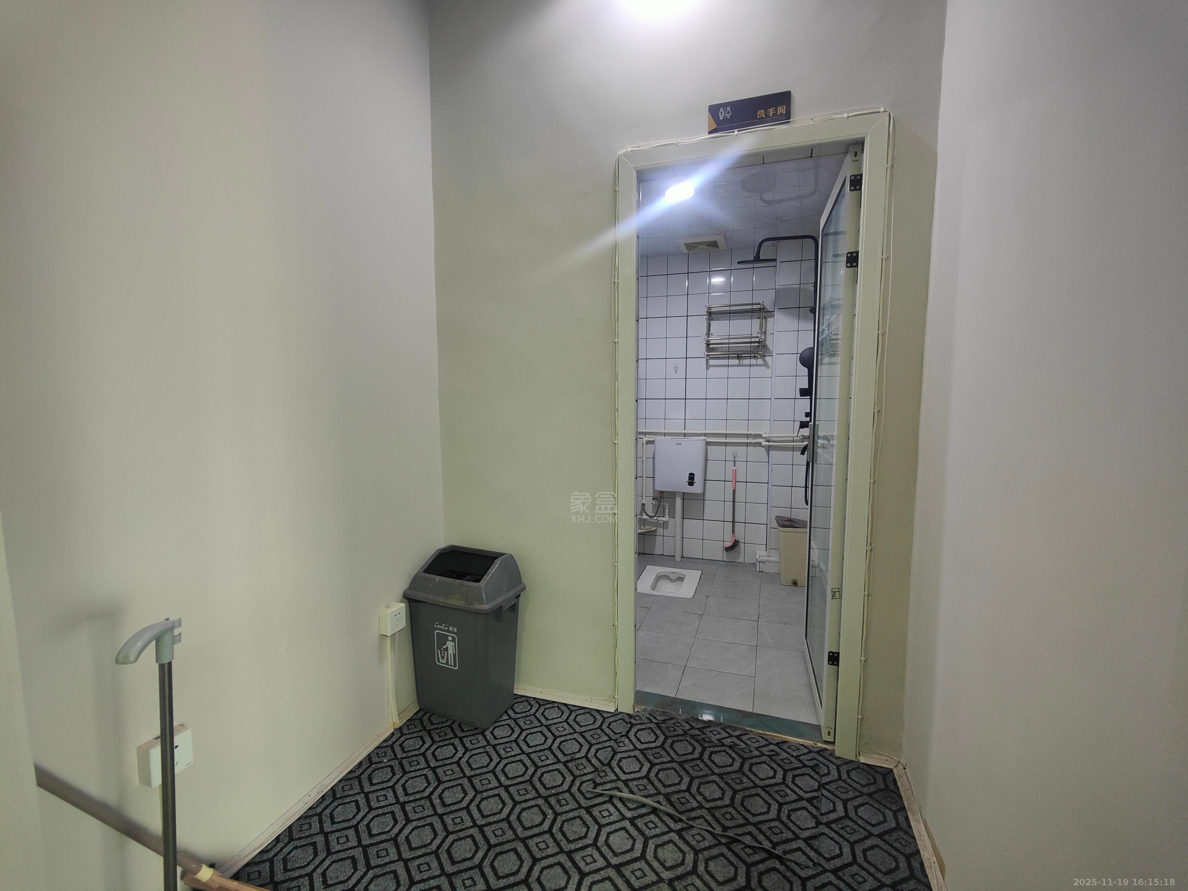 铭逸酒店  3室1厅1卫    2600.0元/月室内图