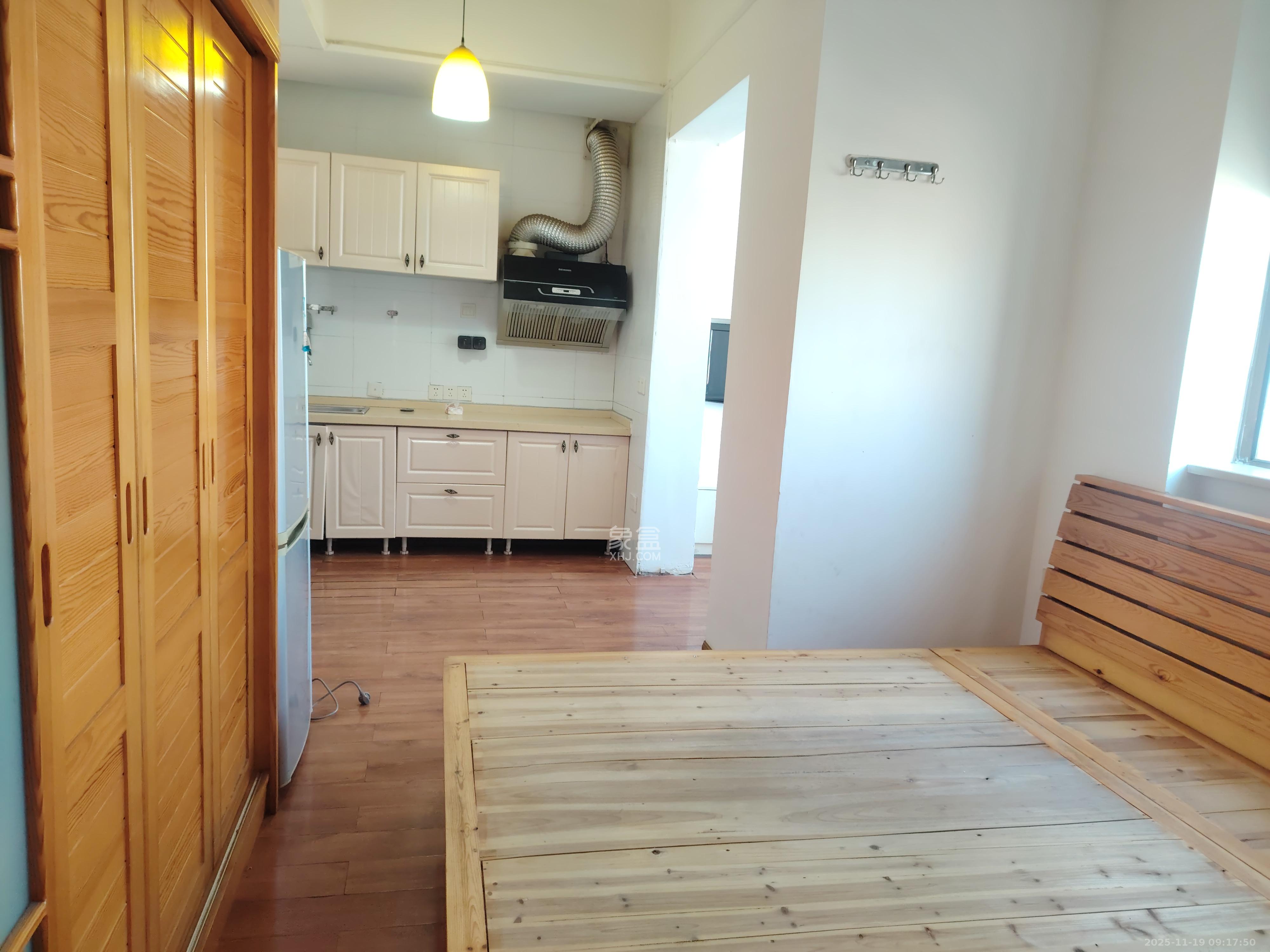 昊天大厦  1室1厅1卫    1700.0元/月