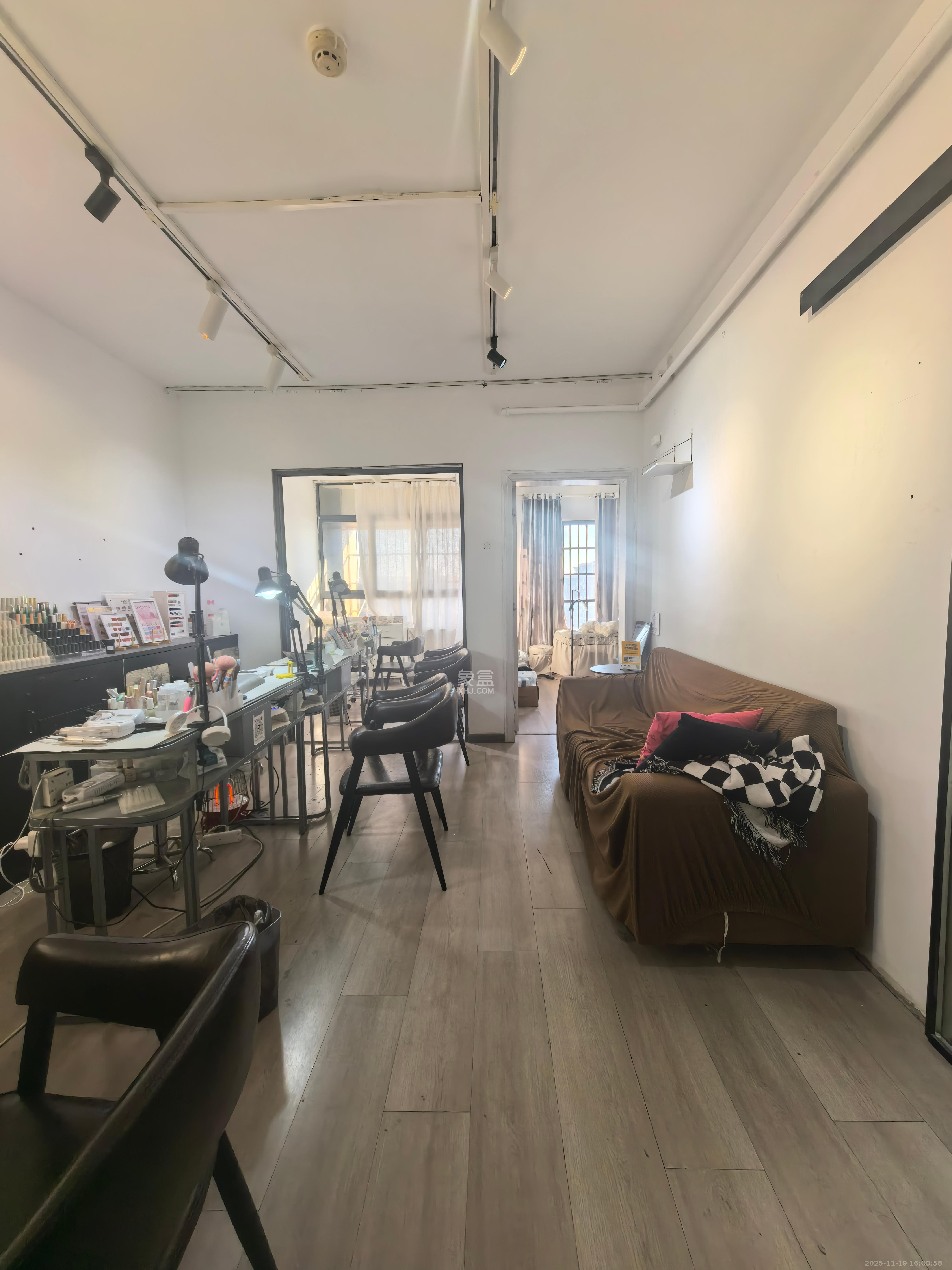 华润五彩城 2室2厅1卫 1800.0元/月 华润五彩城 2室2厅1卫 1800.0元/月室内图