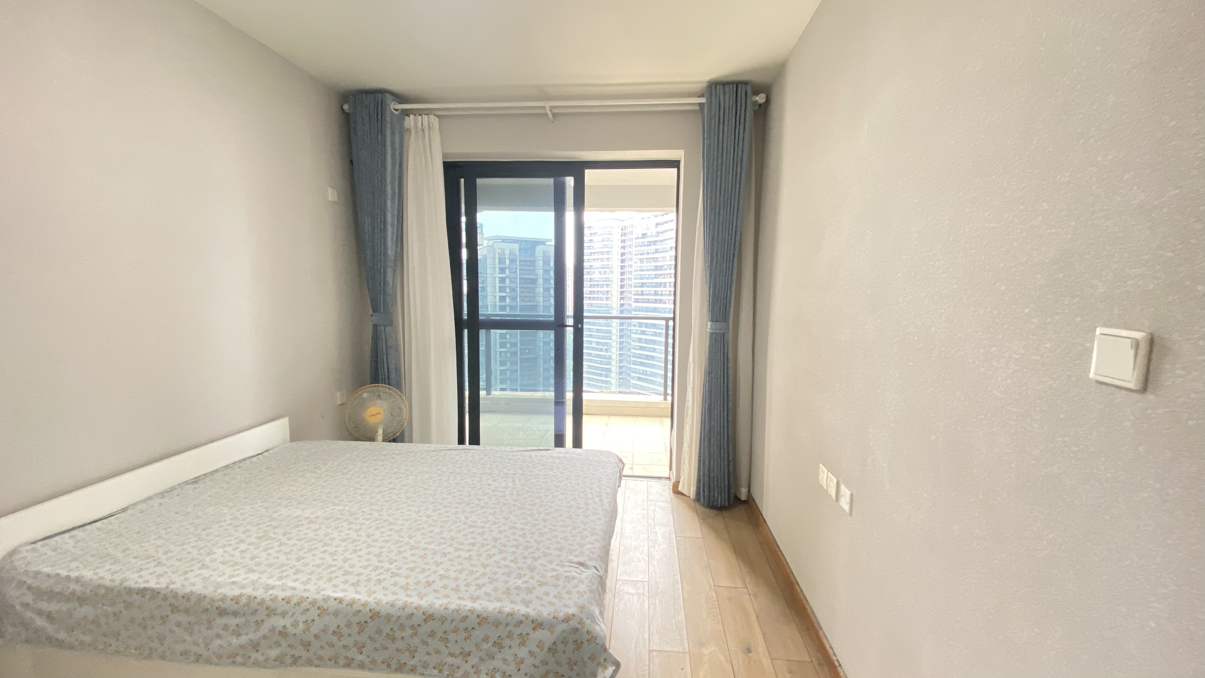 天地凤凰城  2室2厅1卫    2000.0元/月室内图