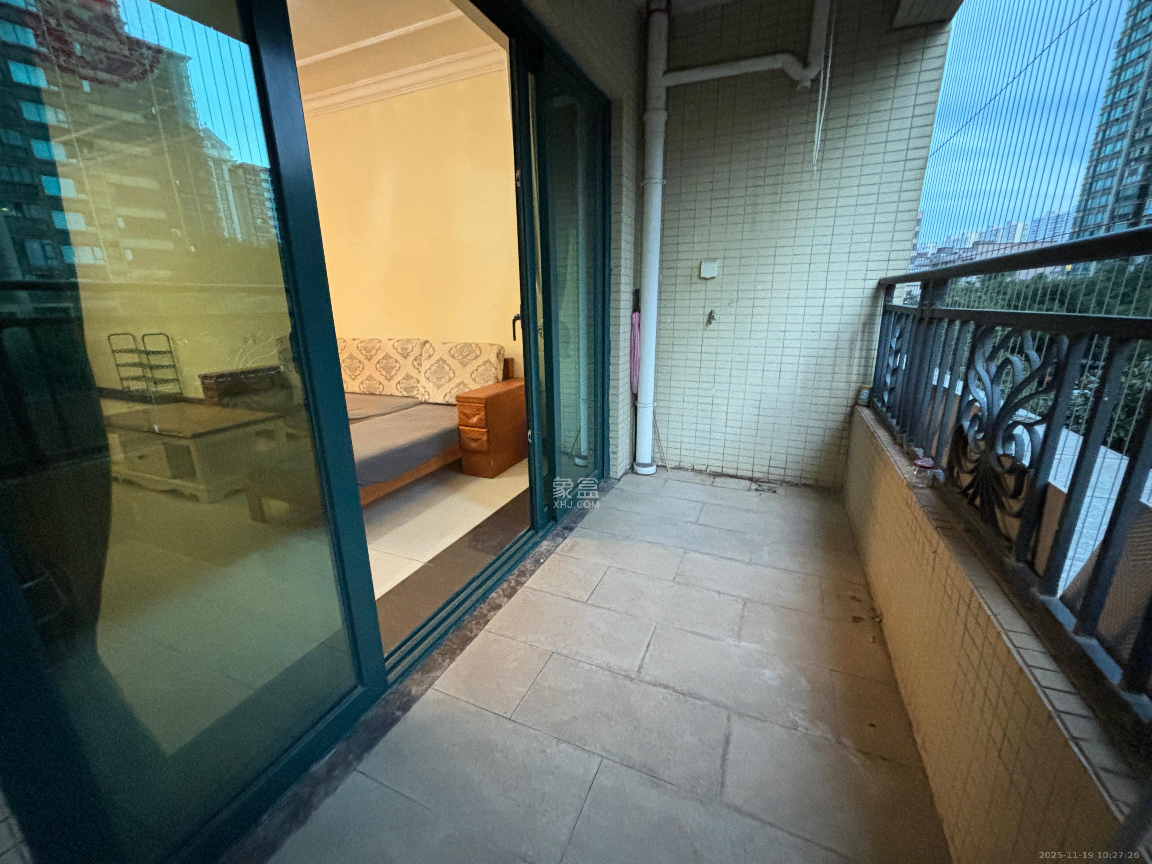 恒大名都  2室2厅1卫    1600.0元/月室内图