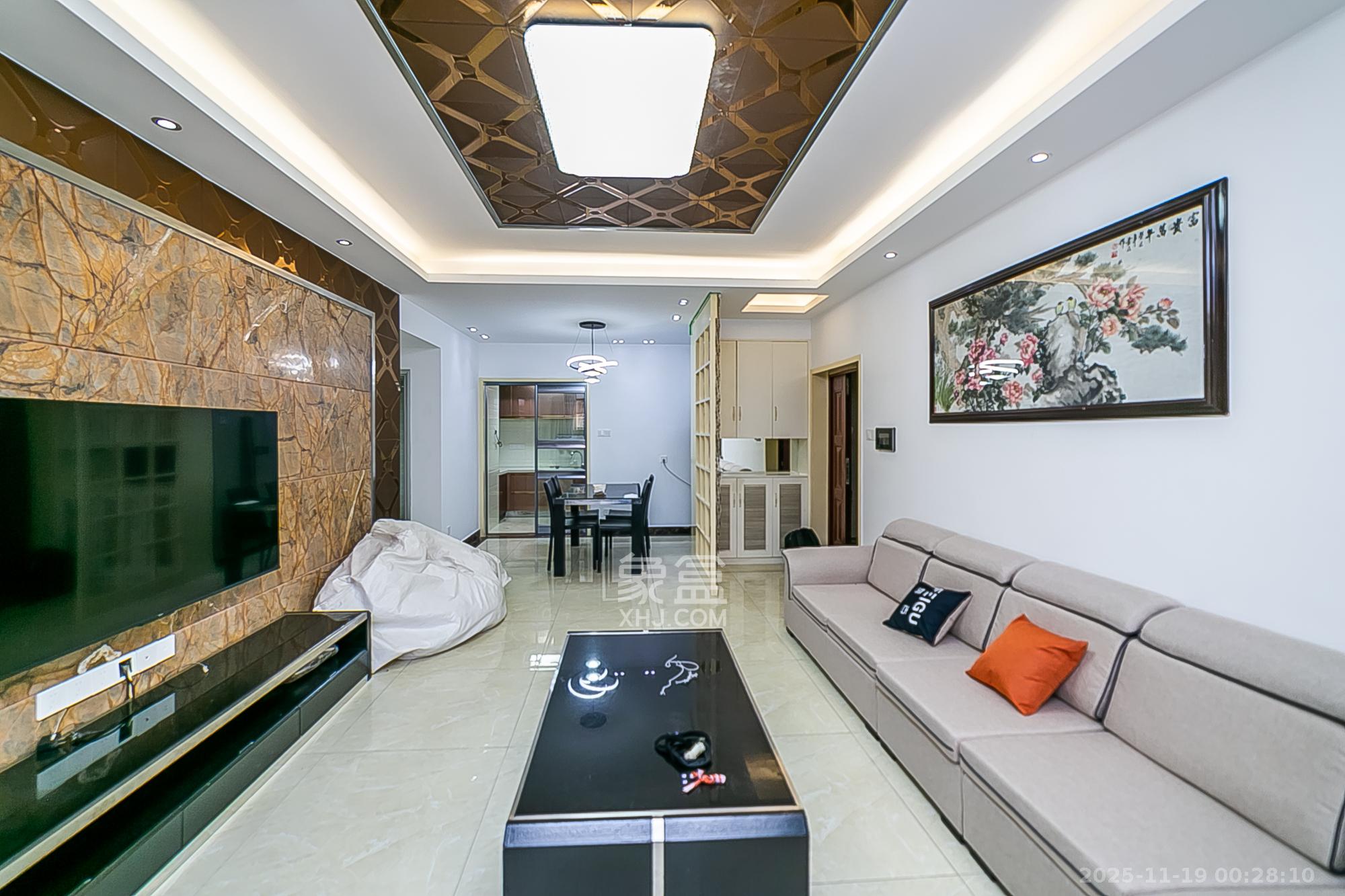 兴威帕克水岸  3室2厅1卫    105.0万客厅