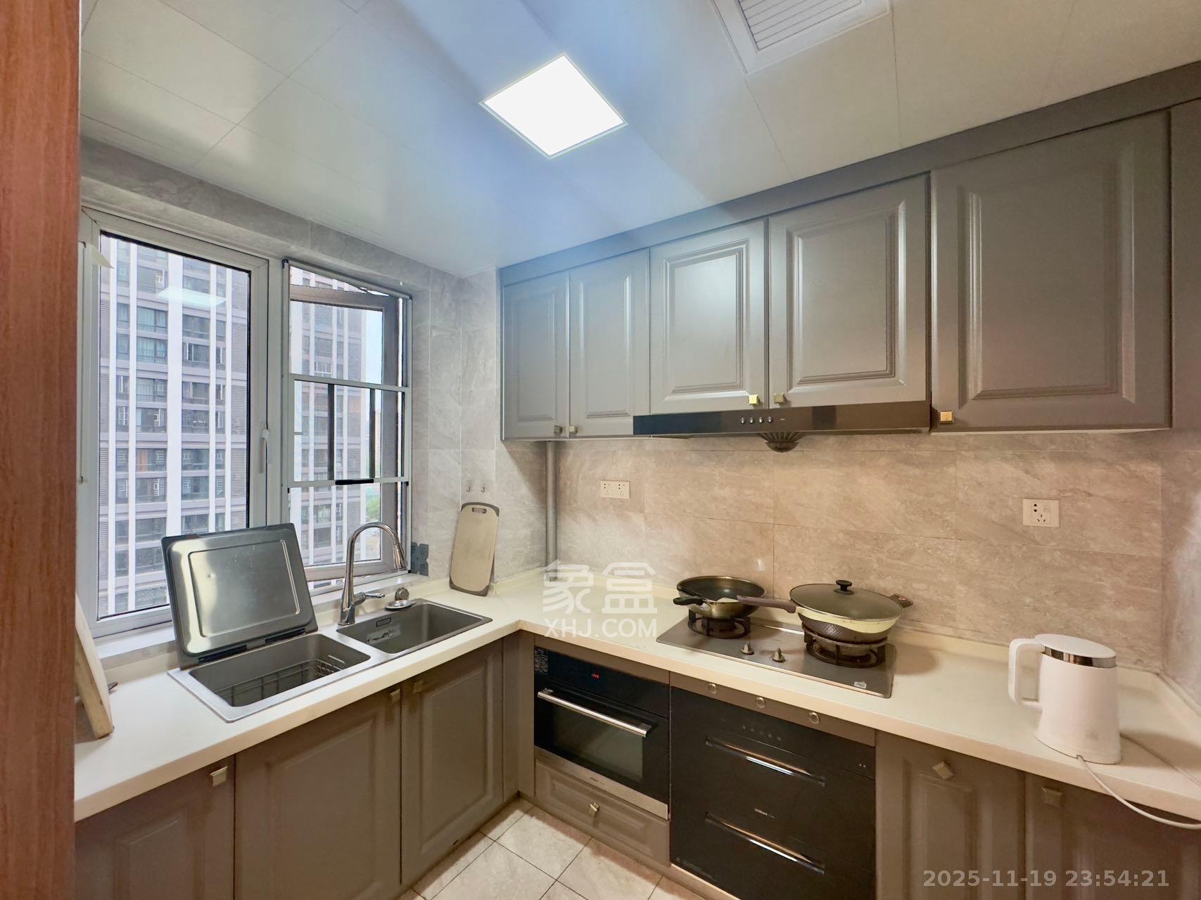 金地铂悦  4室2厅2卫    3000.0元/月室内图