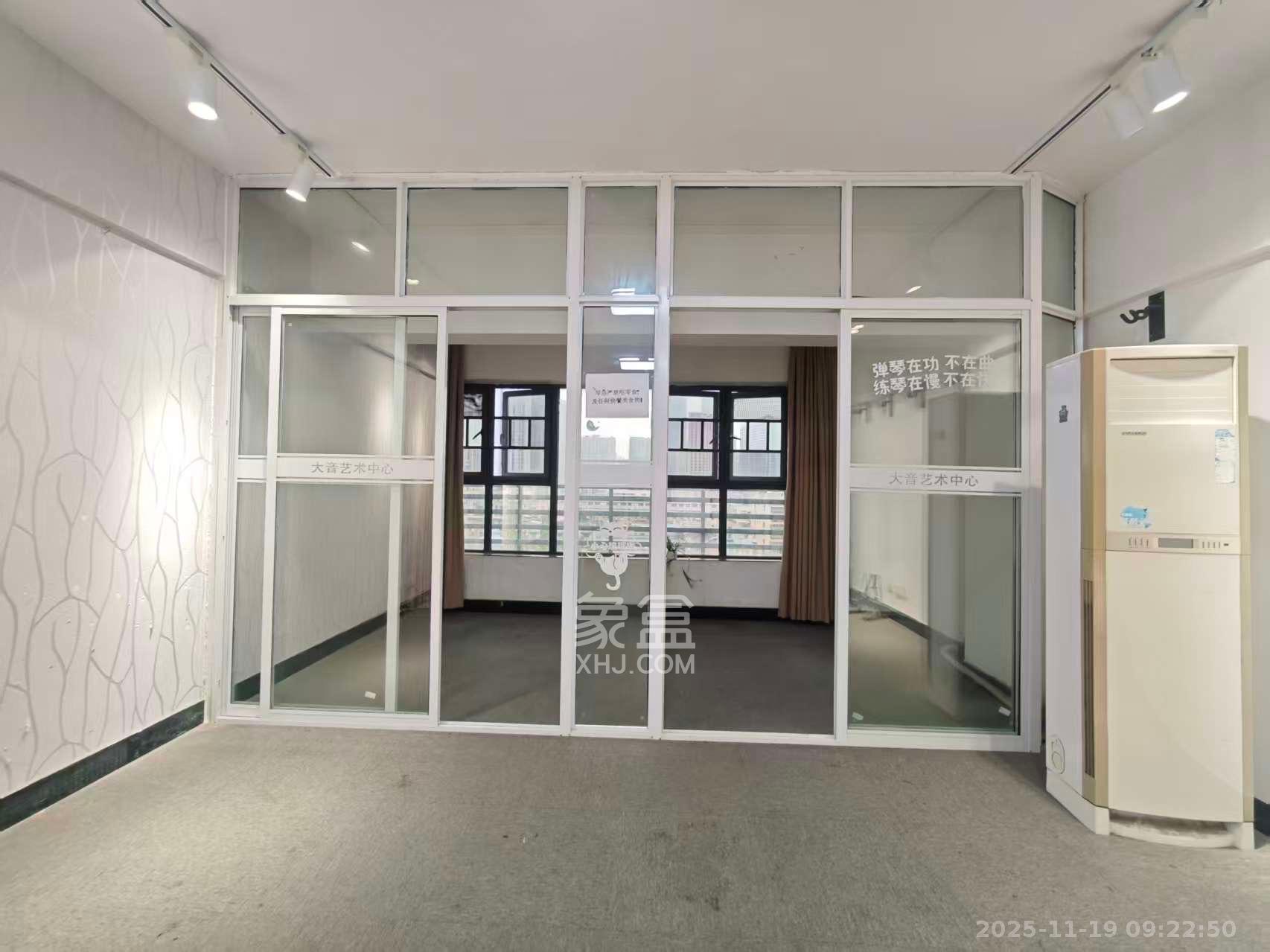 馨域公寓  3室2厅1卫    3500.0元/月室内图