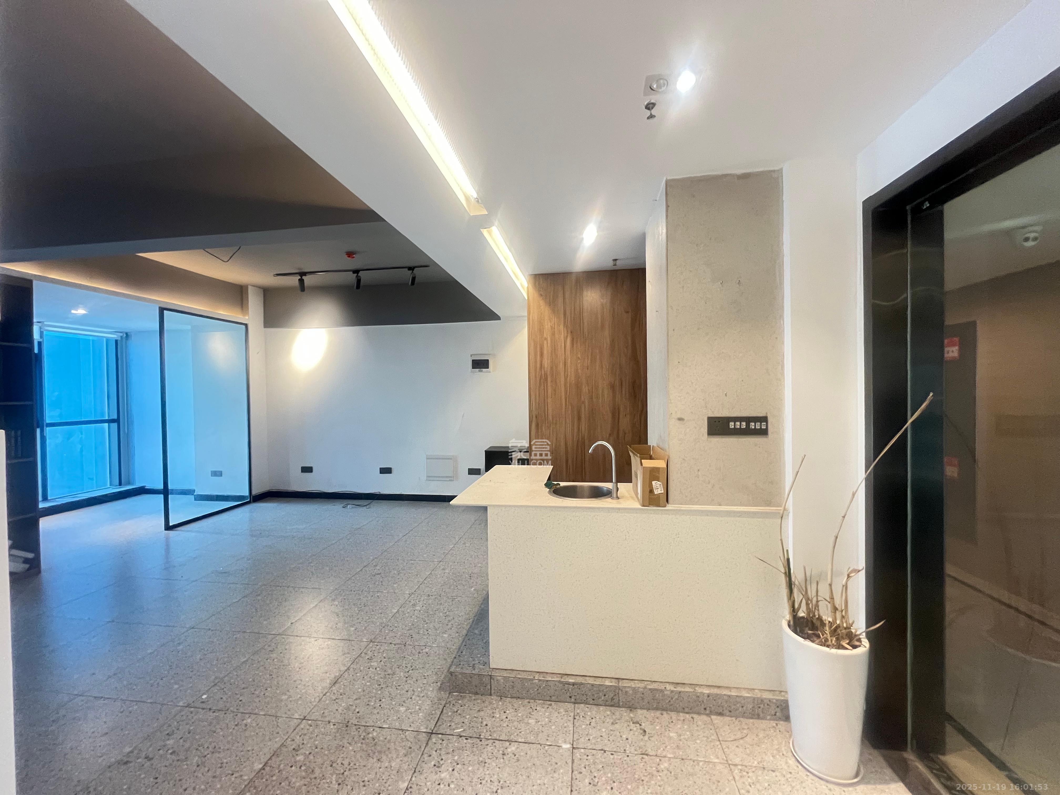 东盈商业广场（华泉城市广场）  1室1厅1卫    2800.0元/月室内图