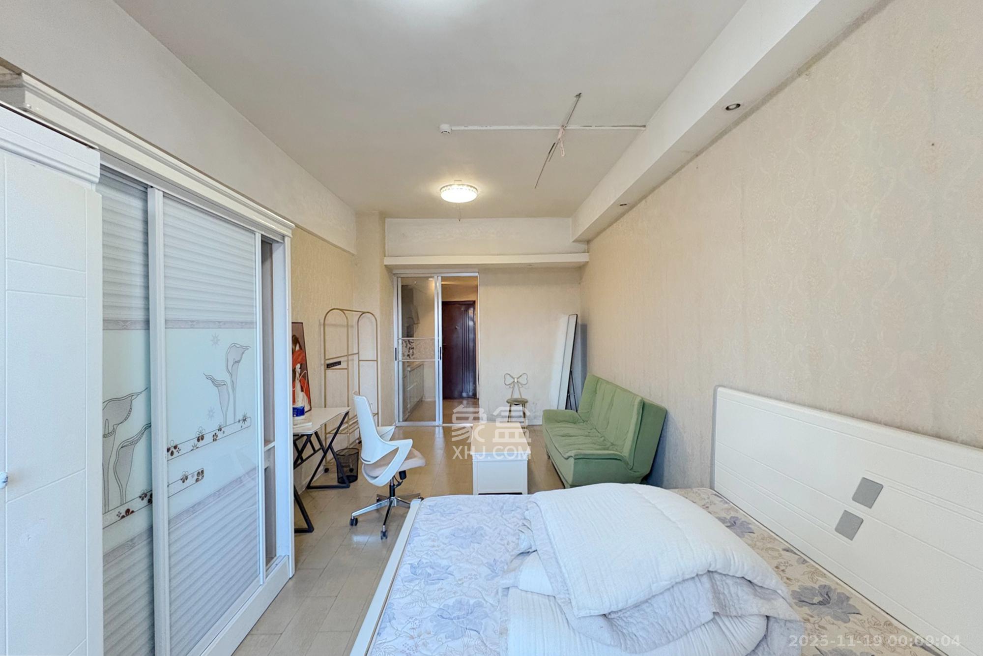 融圣国际  1室1厅1卫    40.0万客厅