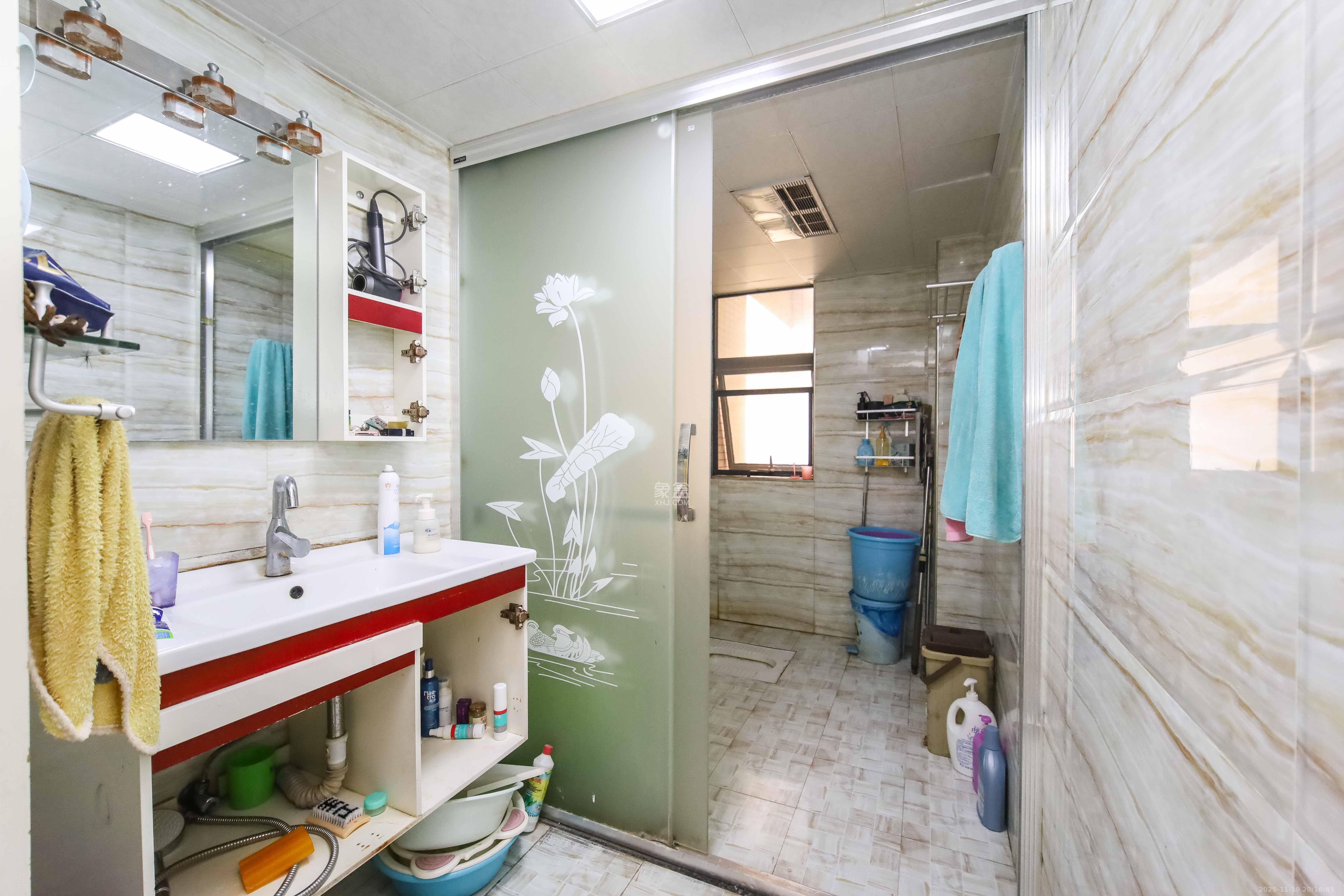 鸿基橄榄君庭  4室2厅2卫    130.0万卫生间