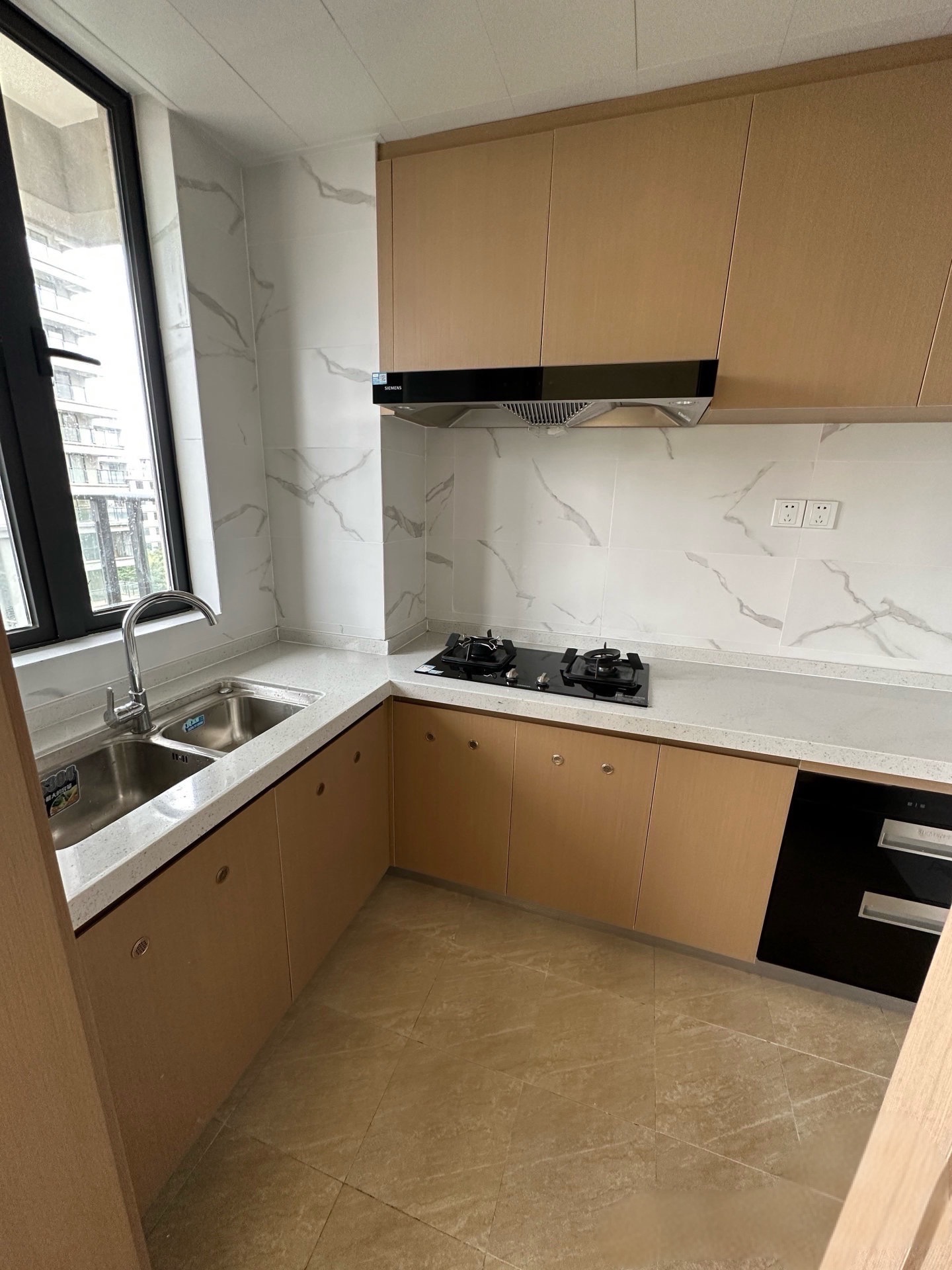 观澜湖新城 3室2厅2卫 3500.0元/月 观澜湖新城 3室2厅2卫 3500.0元/月室内图