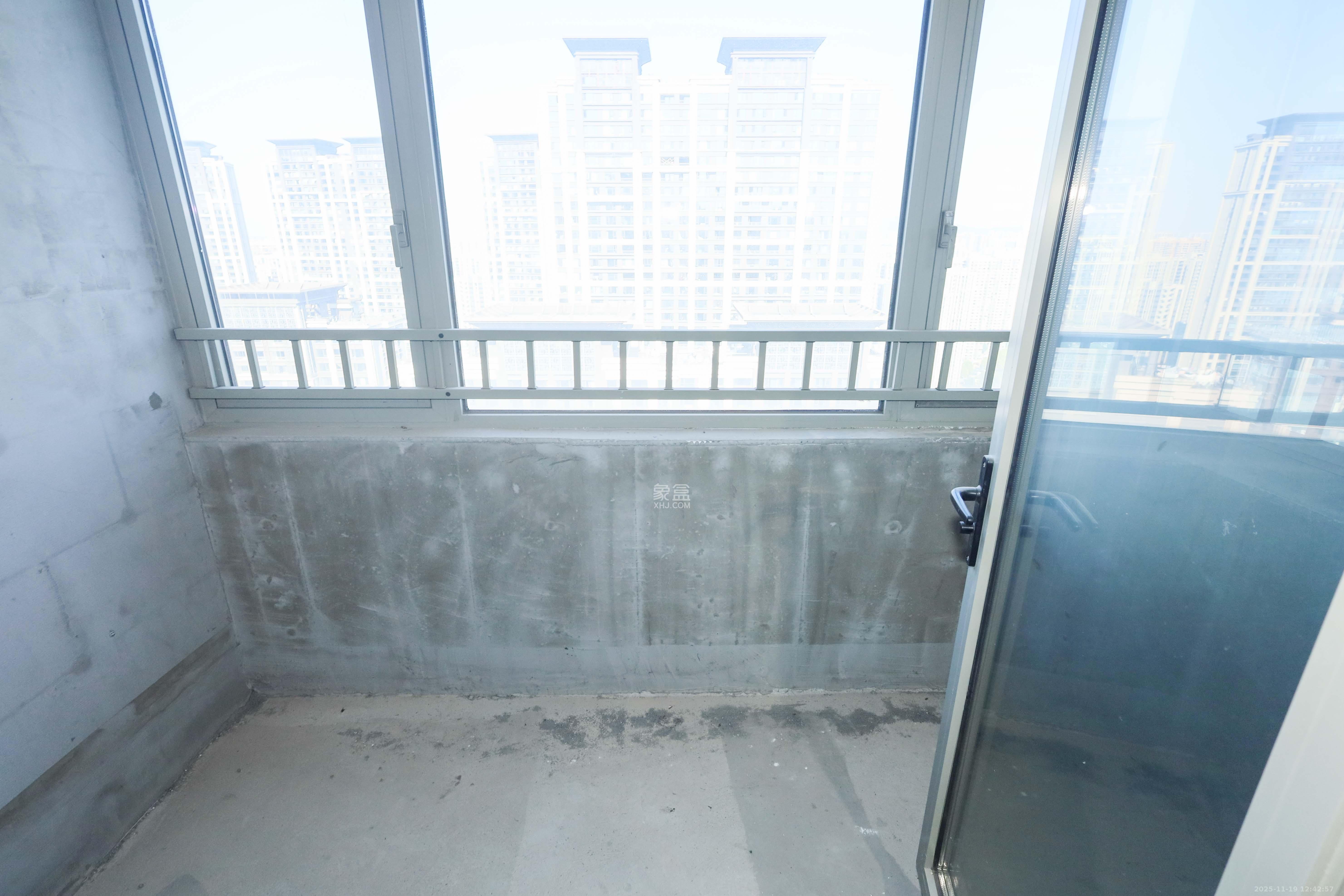 梅溪华府(新城金茂梦想华府) 4室2厅3卫 239.8万 梅溪华府(新城金茂梦想华府) 4室2厅3卫 239.8万阳台