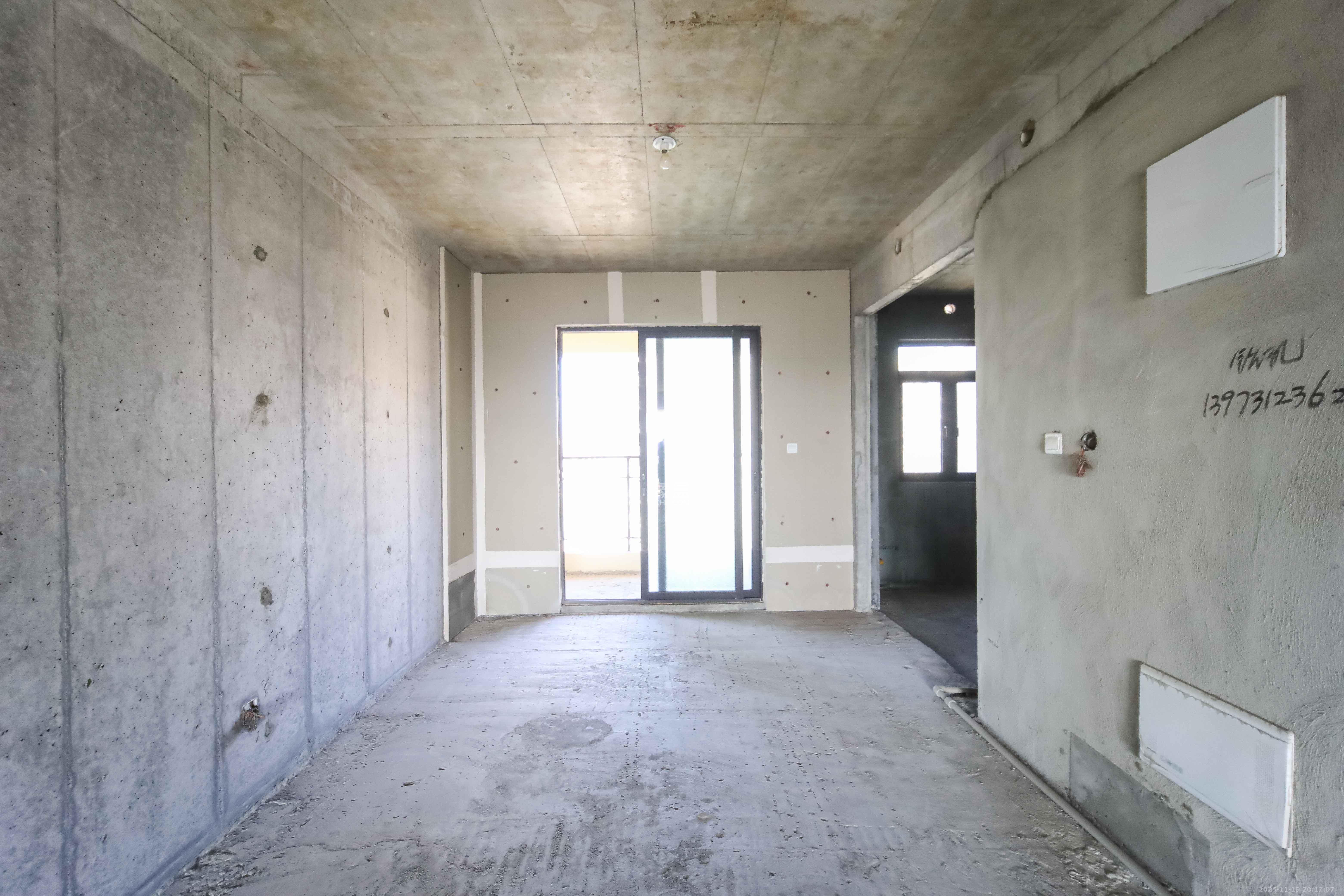 湘林熙水豪庭 4室2厅2卫 240.0万 湘林熙水豪庭 4室2厅2卫 240.0万客厅