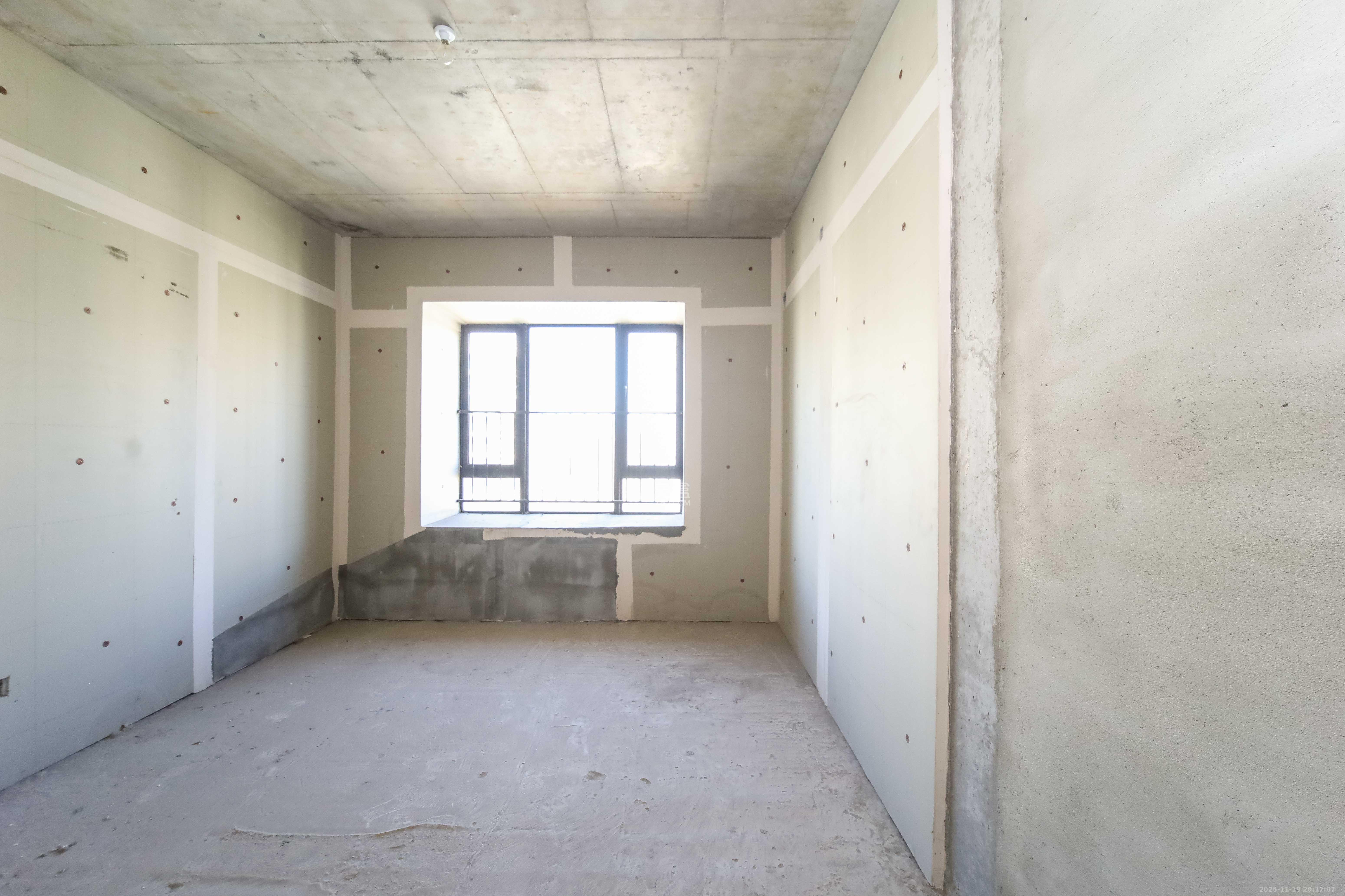 湘林熙水豪庭 4室2厅2卫 240.0万 湘林熙水豪庭 4室2厅2卫 240.0万卧室