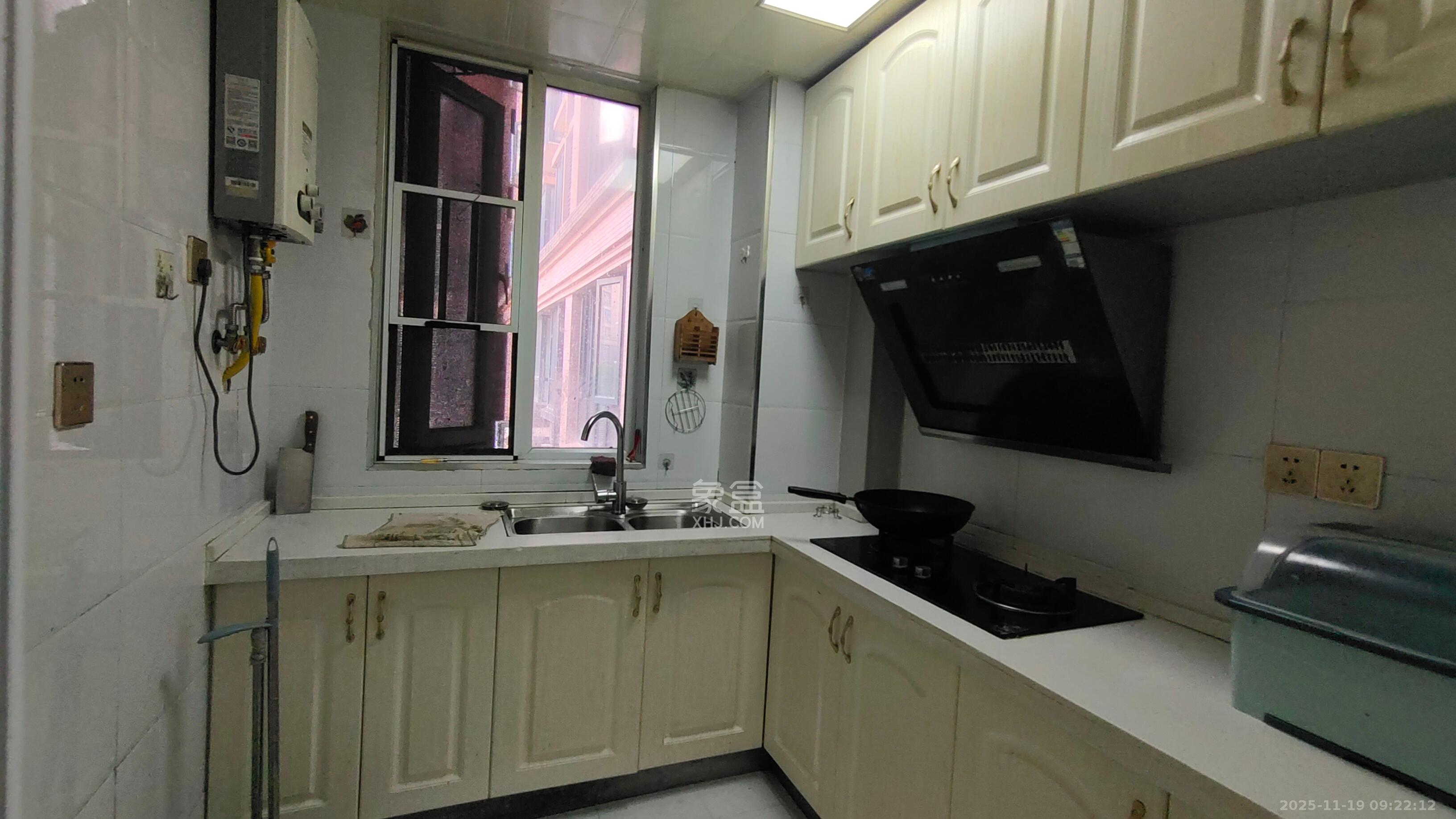 丽发新城  2室2厅1卫    1600.0元/月室内图