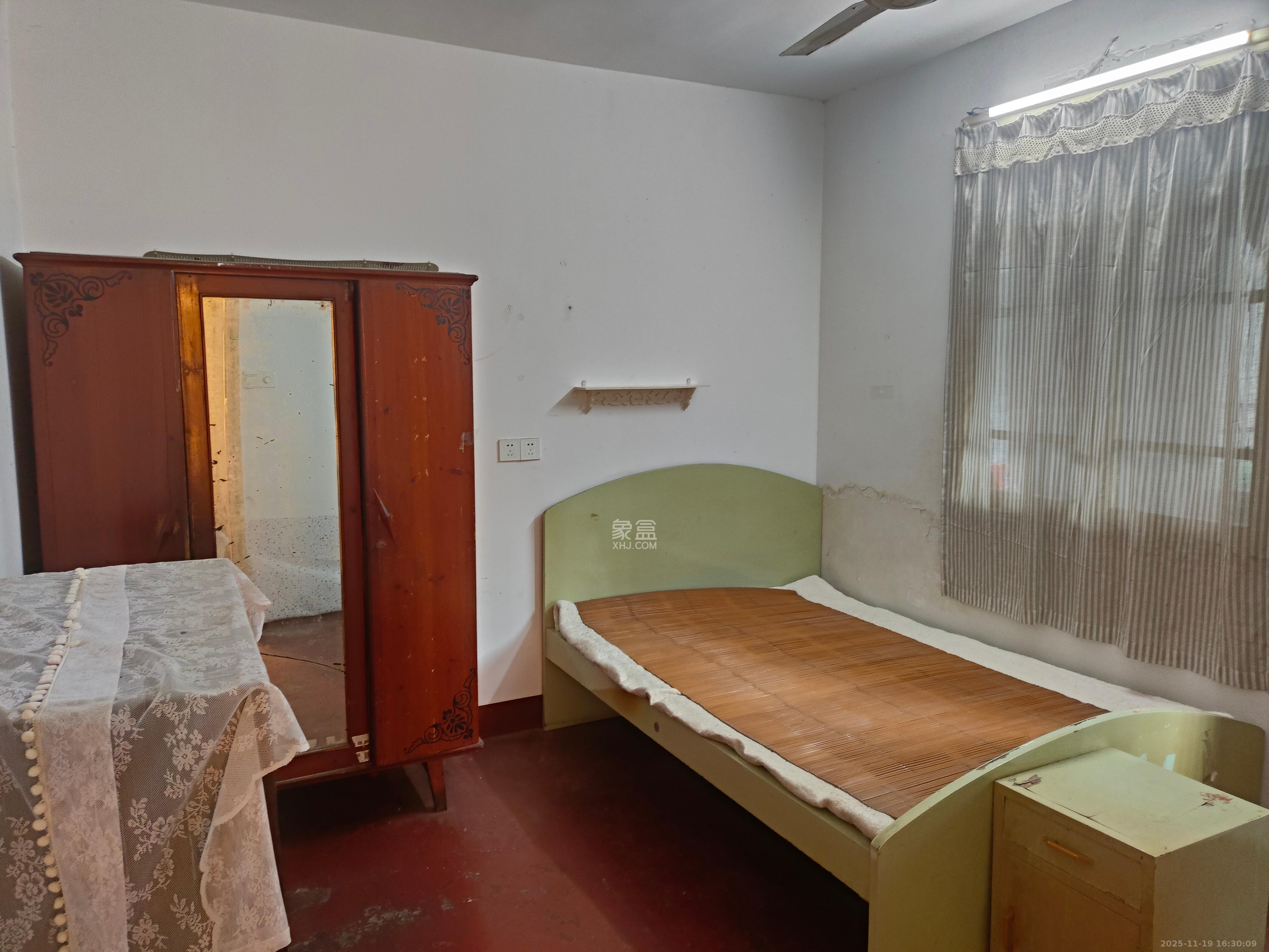 青山祠社区 1室1厅1卫 1600.0元/月 青山祠社区 1室1厅1卫 1600.0元/月室内图