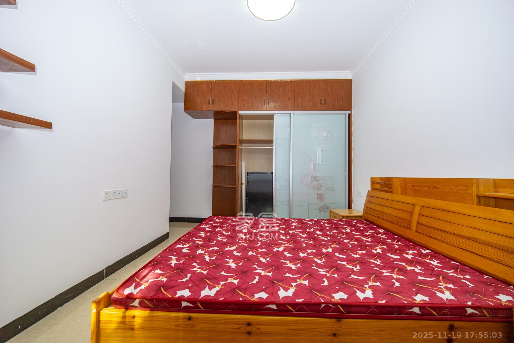 楚天世纪城东苑 1室2厅1卫 49.8万 楚天世纪城东苑 1室2厅1卫 49.8万卧室