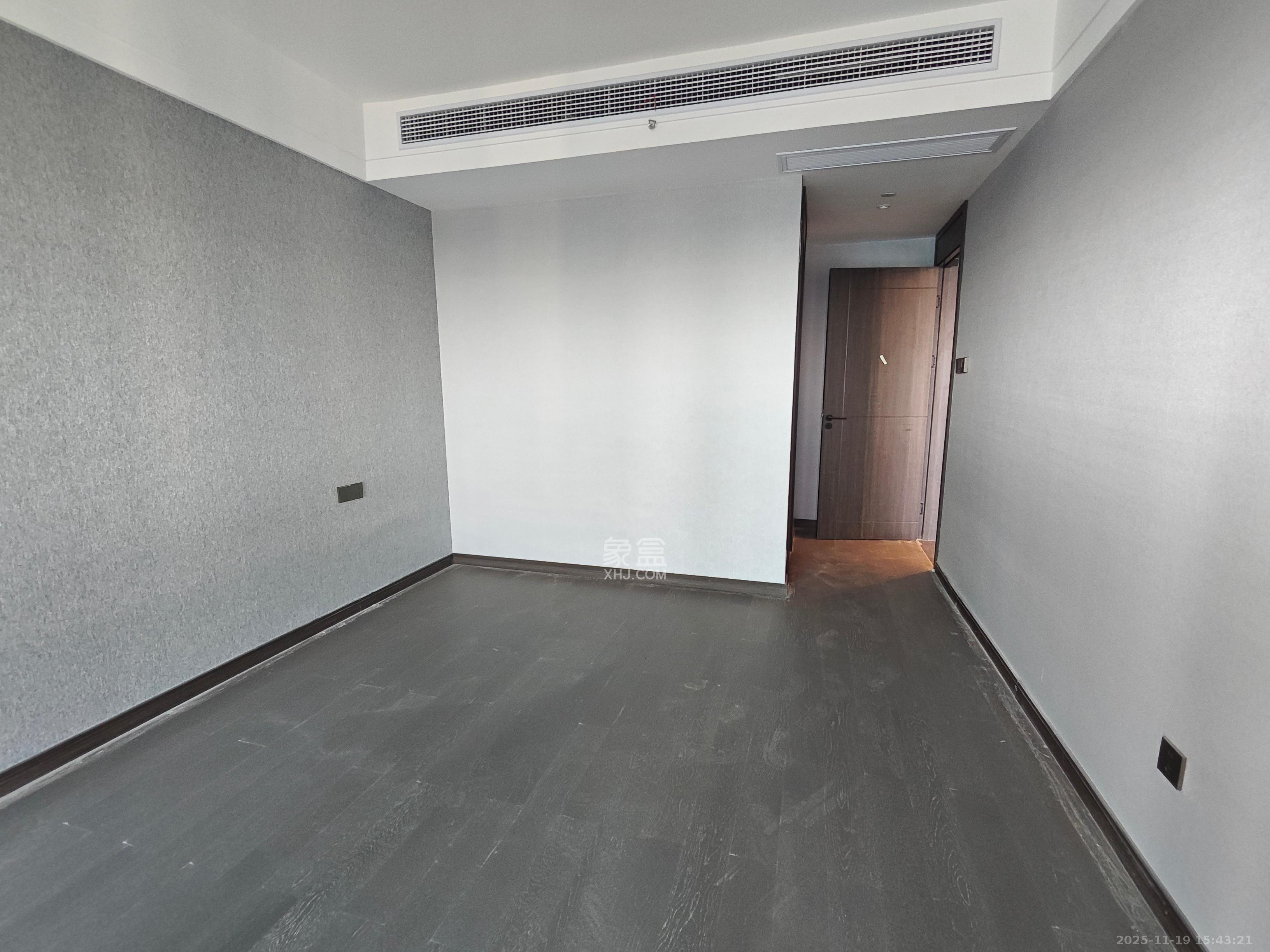 绿地麓云国际一期 6室2厅3卫 7500.0元/月 绿地麓云国际一期 6室2厅3卫 7500.0元/月室内图