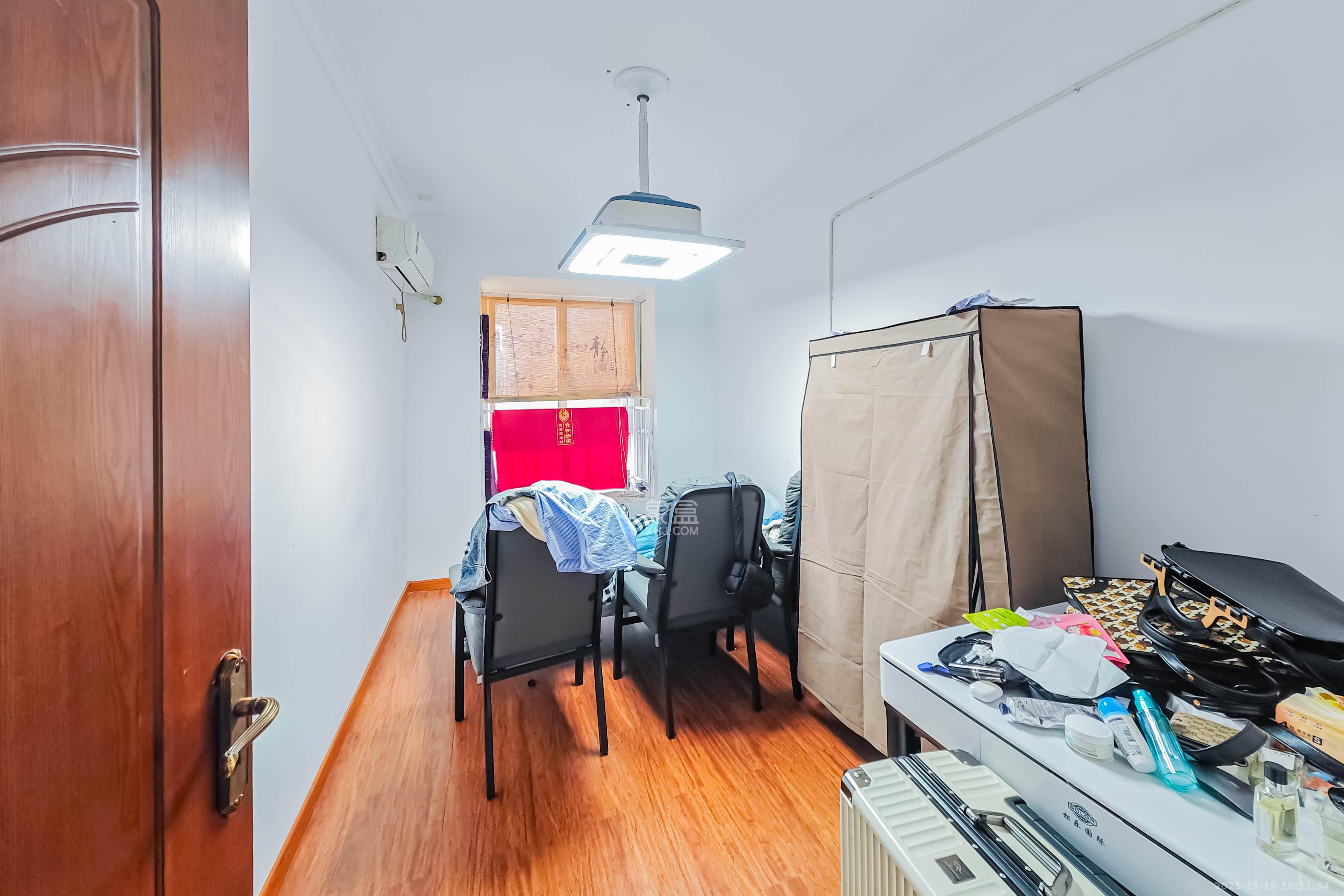 恒丰天湘华庭  3室2厅2卫    75.0万卧室