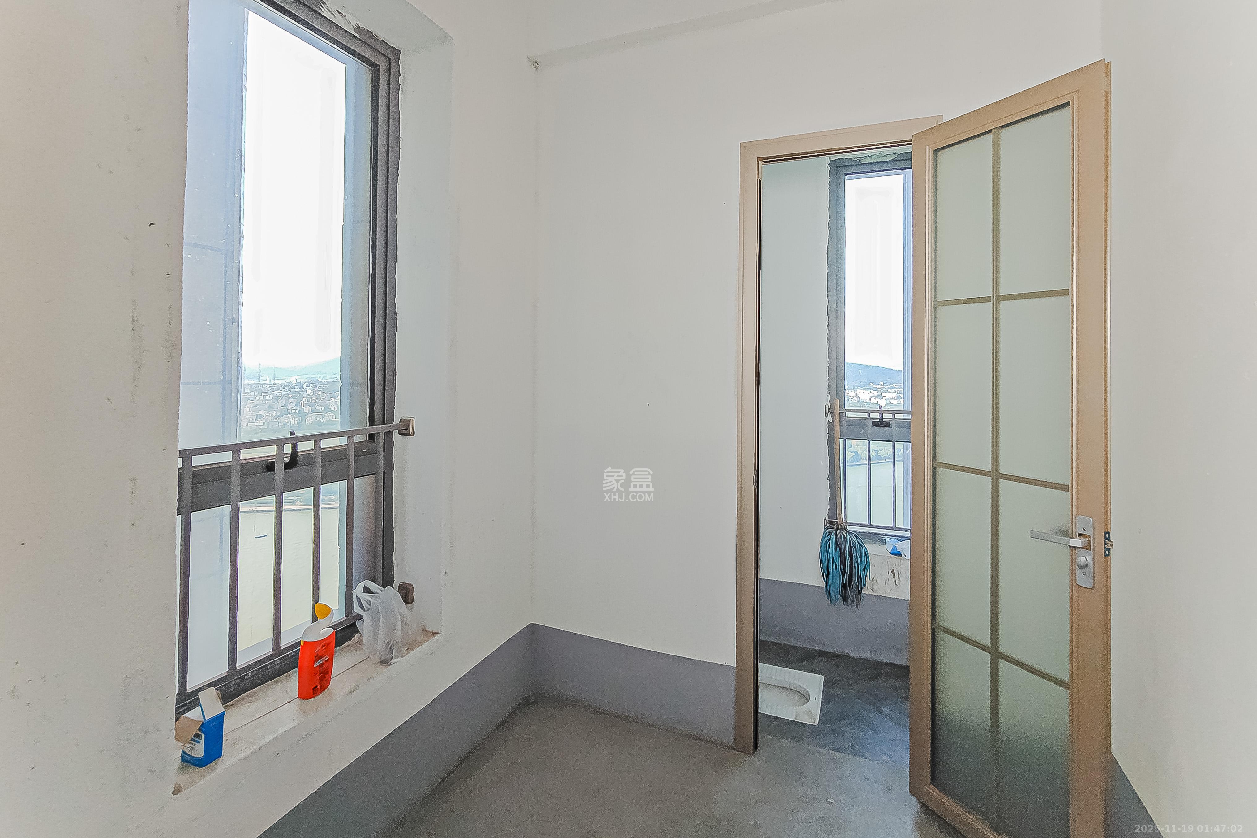 保利国际广场  4室2厅4卫    550.0万其他