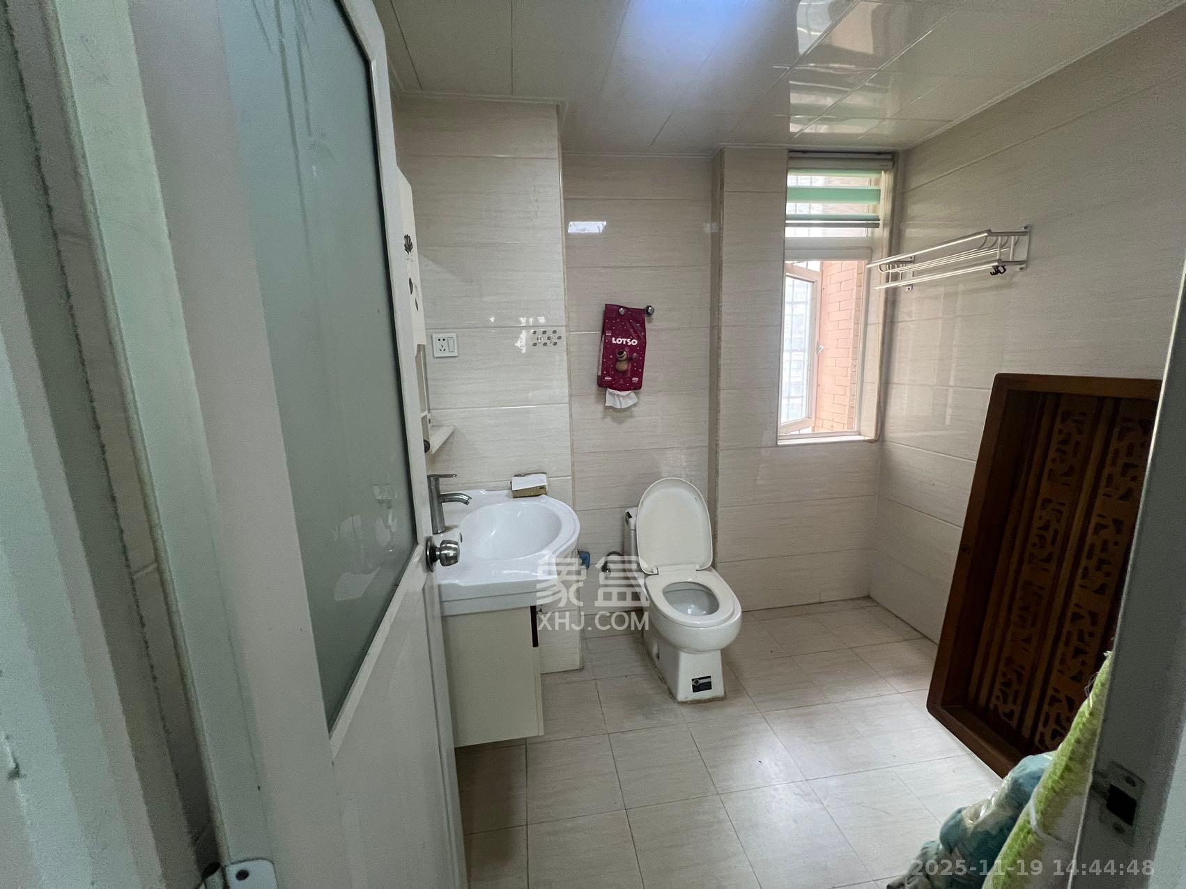 上河国际C区  3室2厅2卫    2700.0元/月室内图