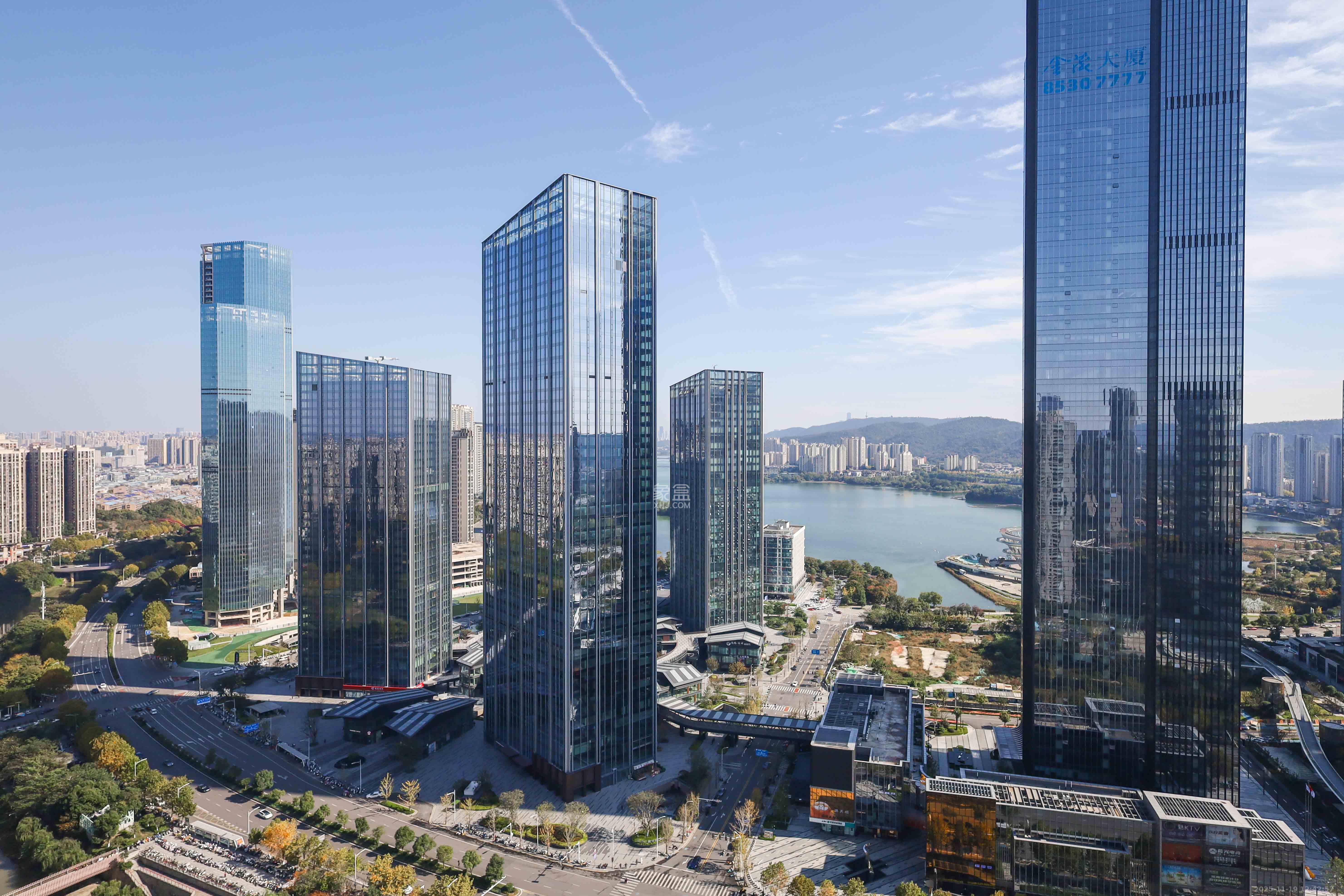 梅溪华府(新城金茂梦想华府) 4室2厅3卫 239.8万 梅溪华府(新城金茂梦想华府) 4室2厅3卫 239.8万阳台