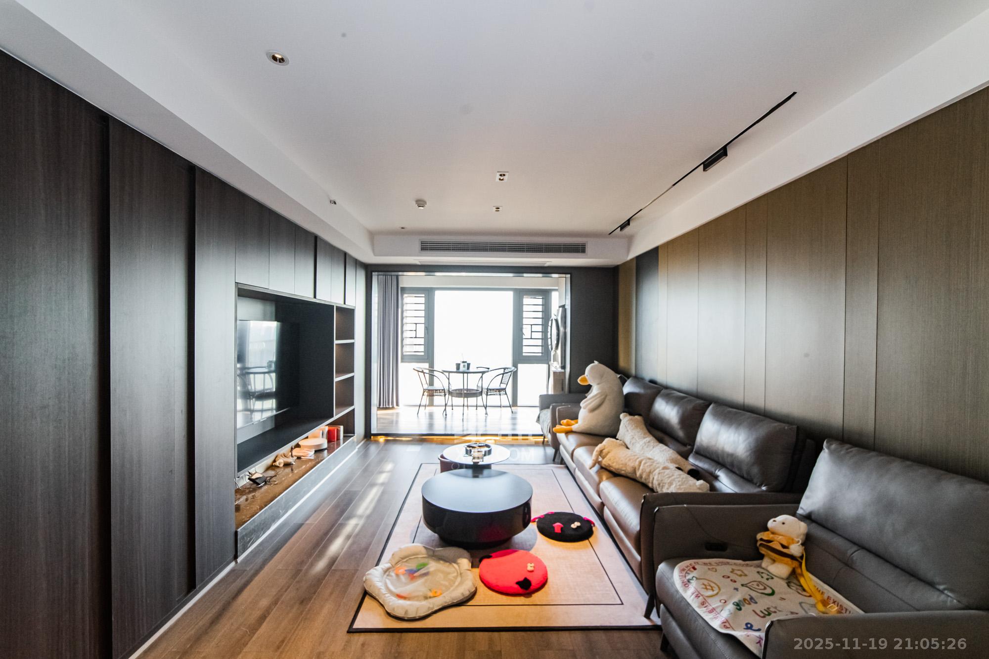 北辰三角洲C3区  3室2厅2卫    180.0万