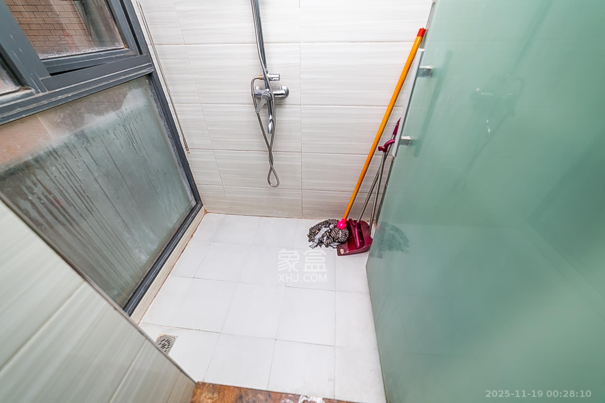 兴威帕克水岸 3室2厅1卫 105.0万 兴威帕克水岸 3室2厅1卫 105.0万阳台