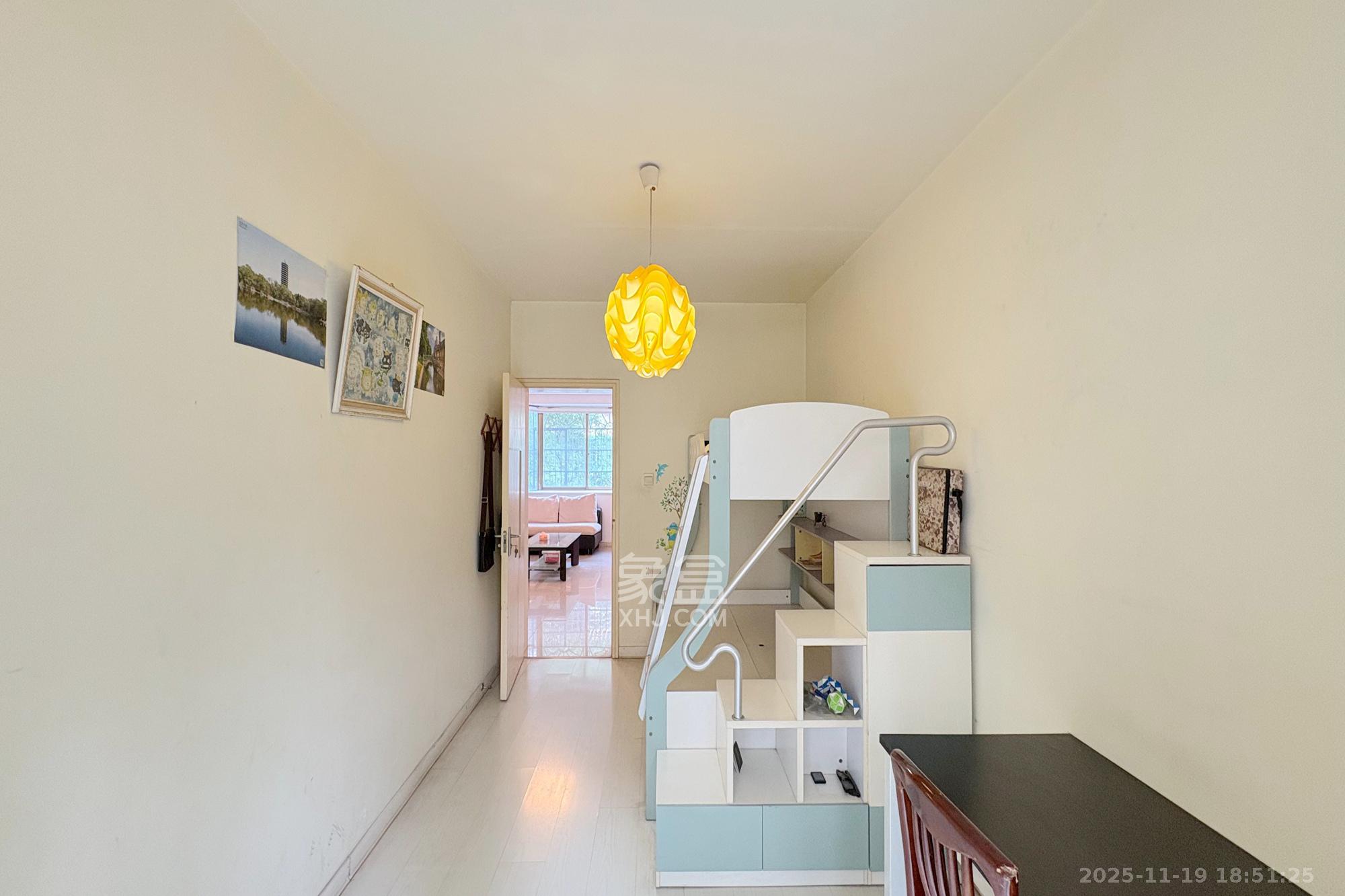 东南明苑 3室2厅2卫 85.0万 东南明苑 3室2厅2卫 85.0万卧室