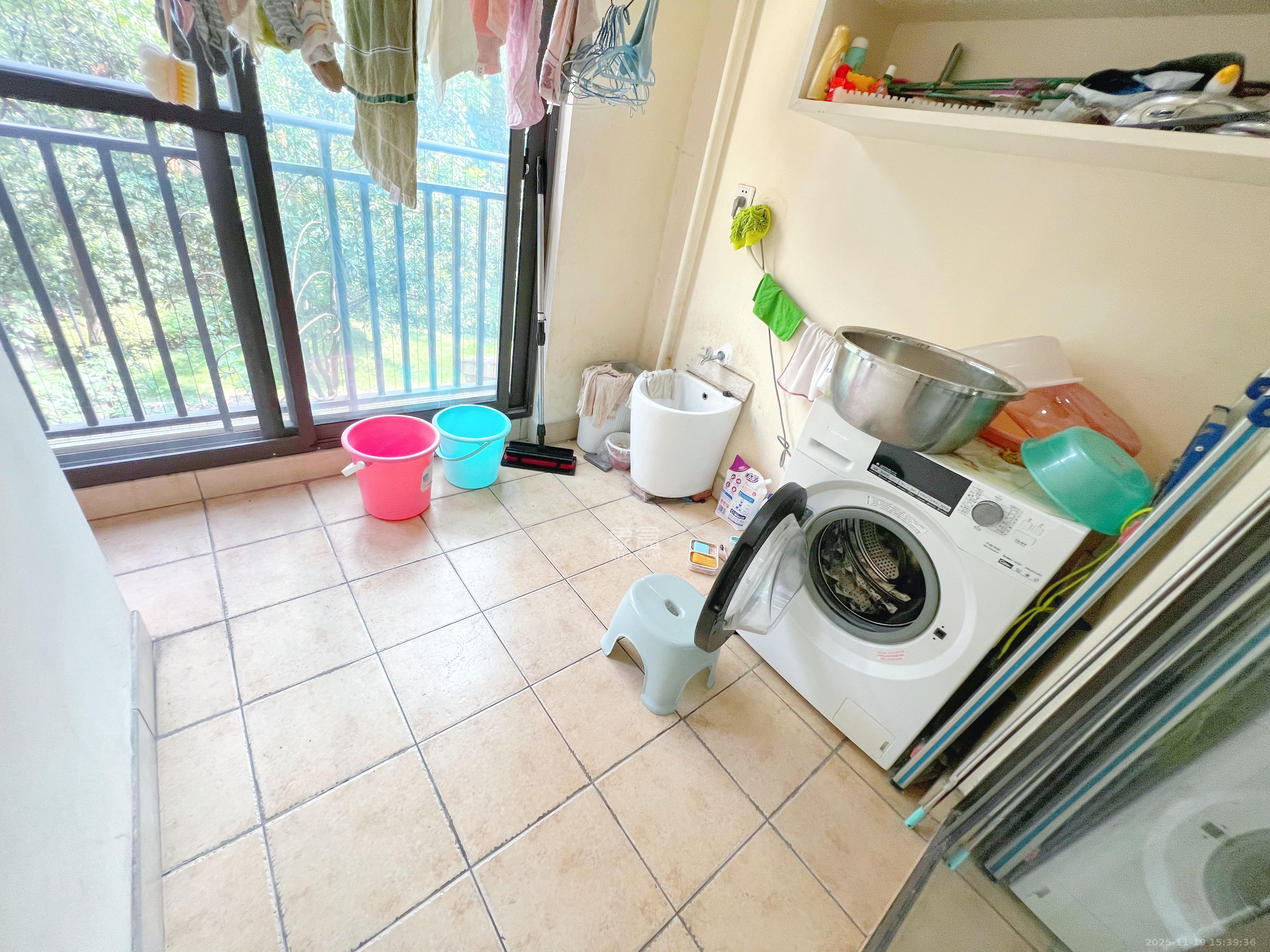 中城丽景香山园 4室2厅2卫 3600.0元/月 中城丽景香山园 4室2厅2卫 3600.0元/月室内图