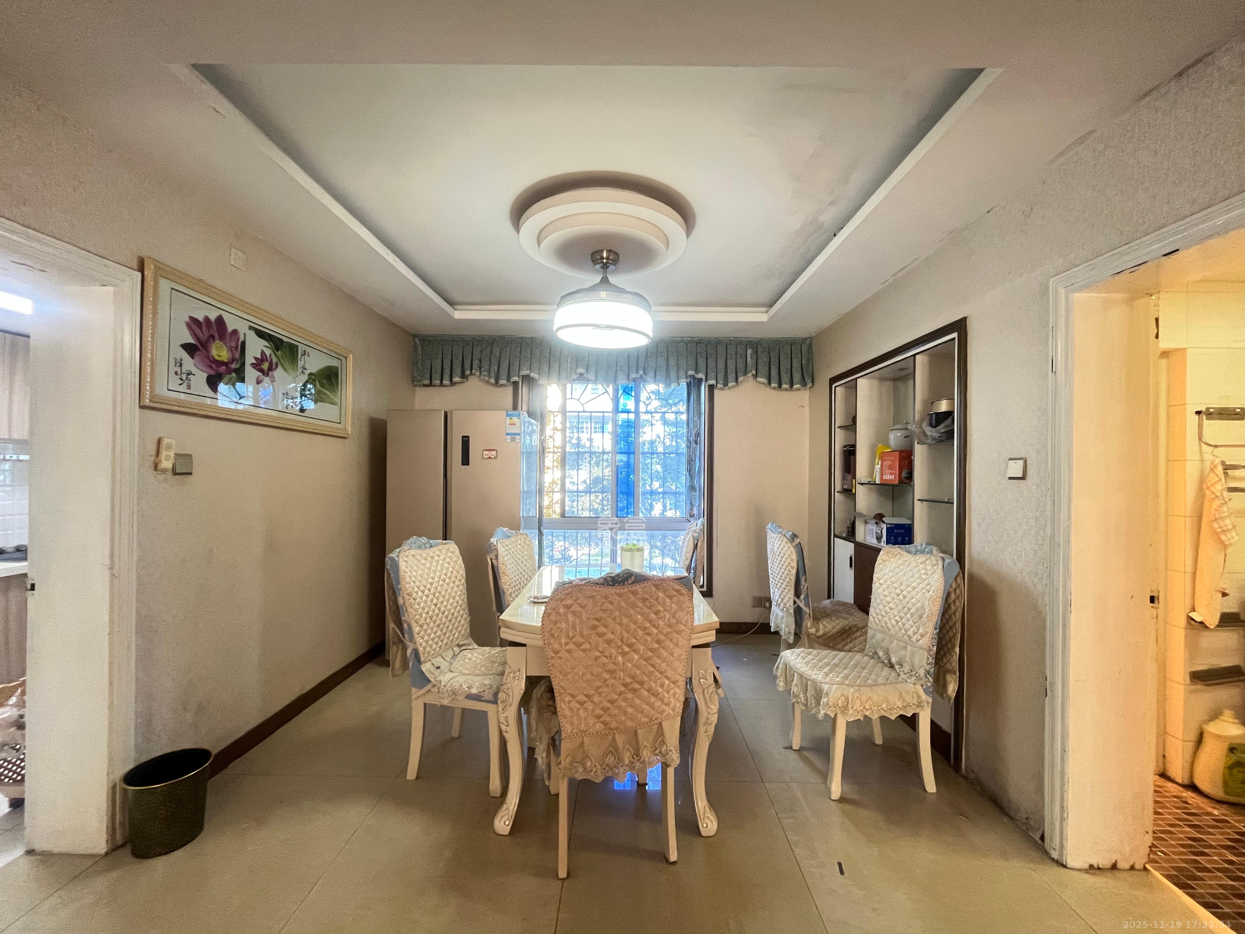 四方小区  4室2厅2卫    2800.0元/月室内图