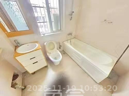 德润园  3室2厅1卫    2000.0元/月