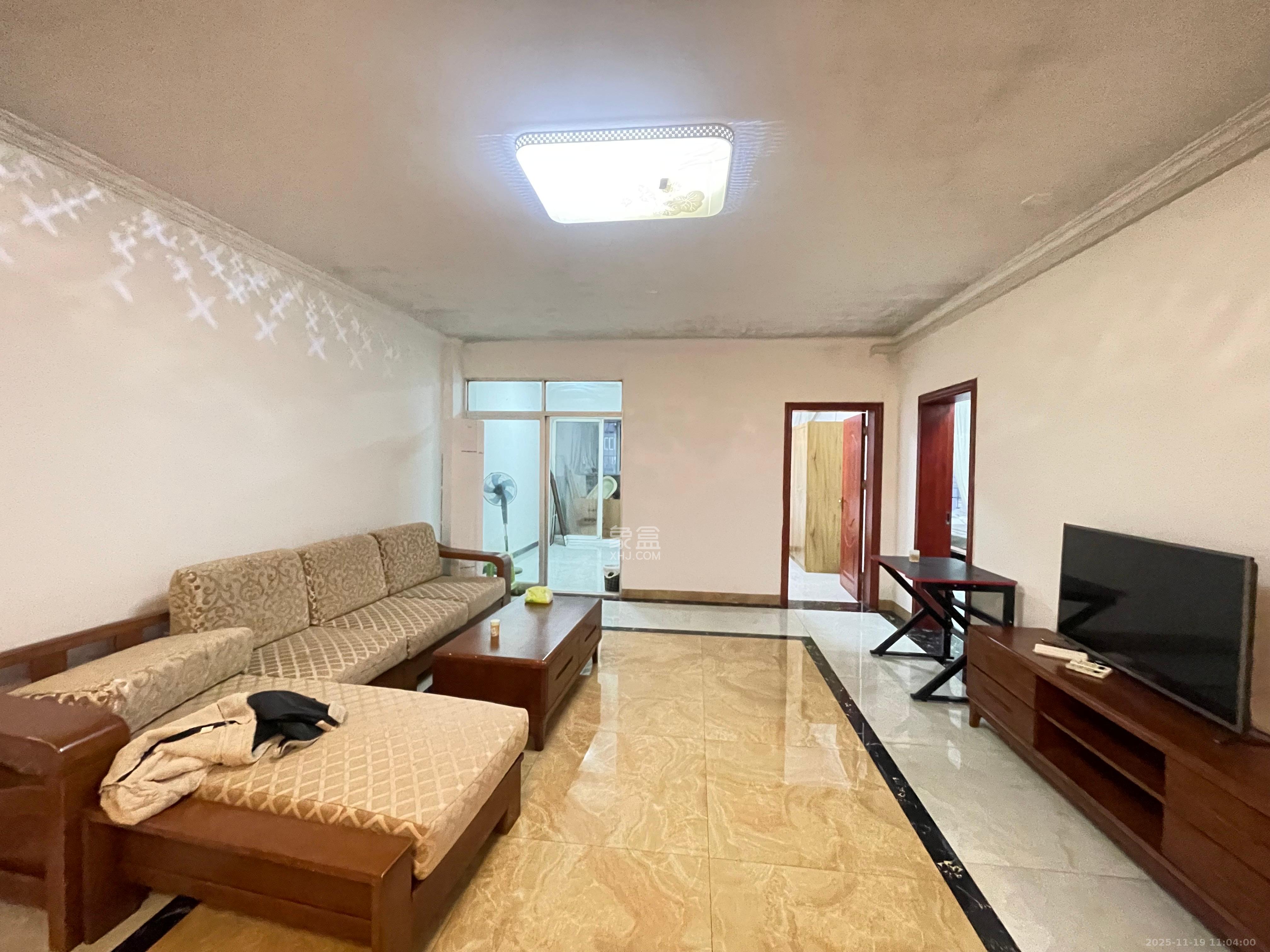 活力康城  3室2厅1卫    3200.0元/月