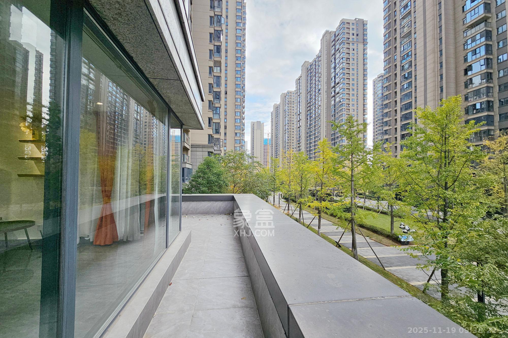 长房东旭国际  3室2厅2卫    3300.0元/月室内图