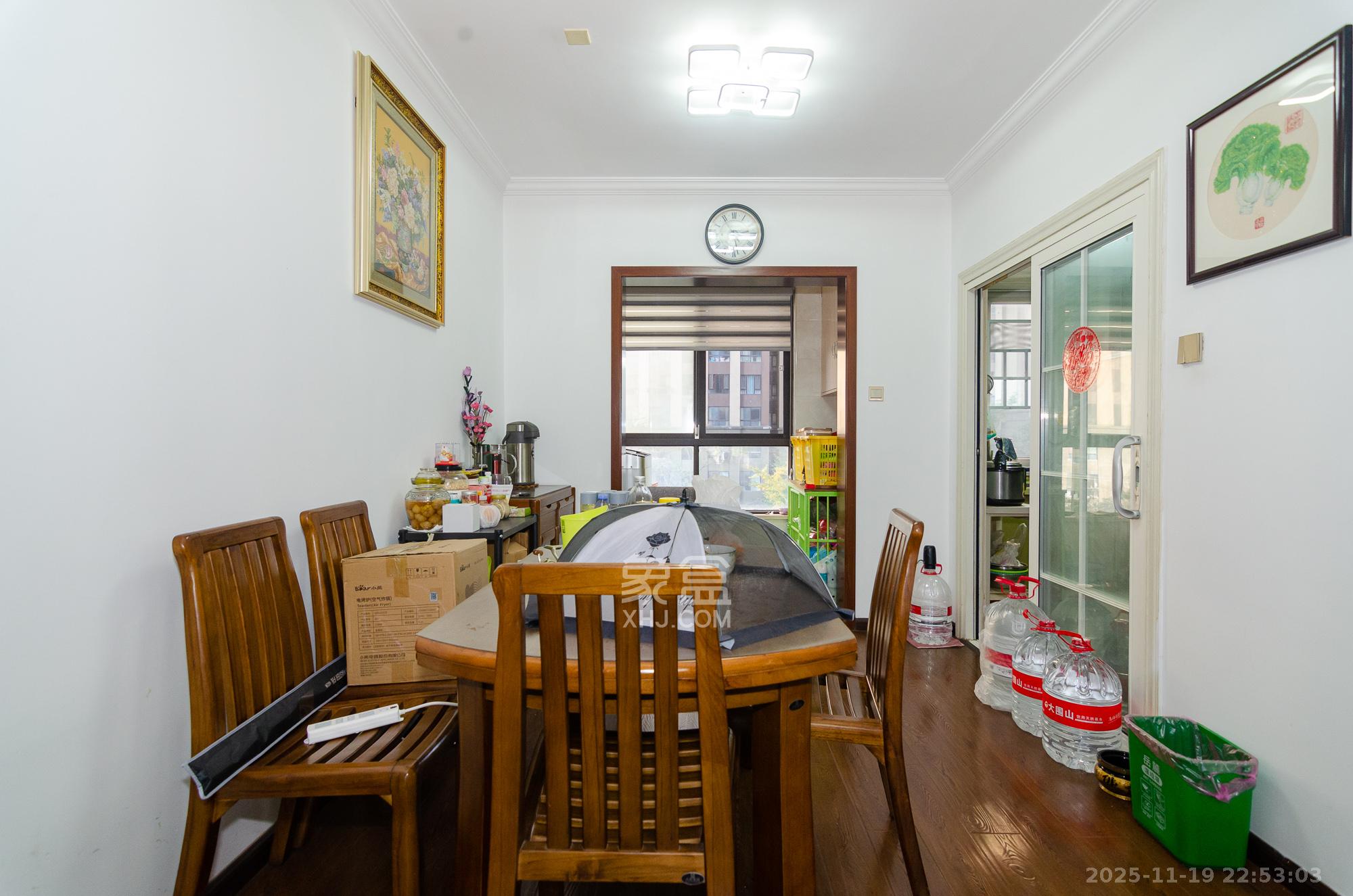 金地三千府(金地湖山樾、金地自在城) 3室2厅1卫 53.8万 金地三千府(金地湖山樾、金地自在城) 3室2厅1卫 53.8万客厅