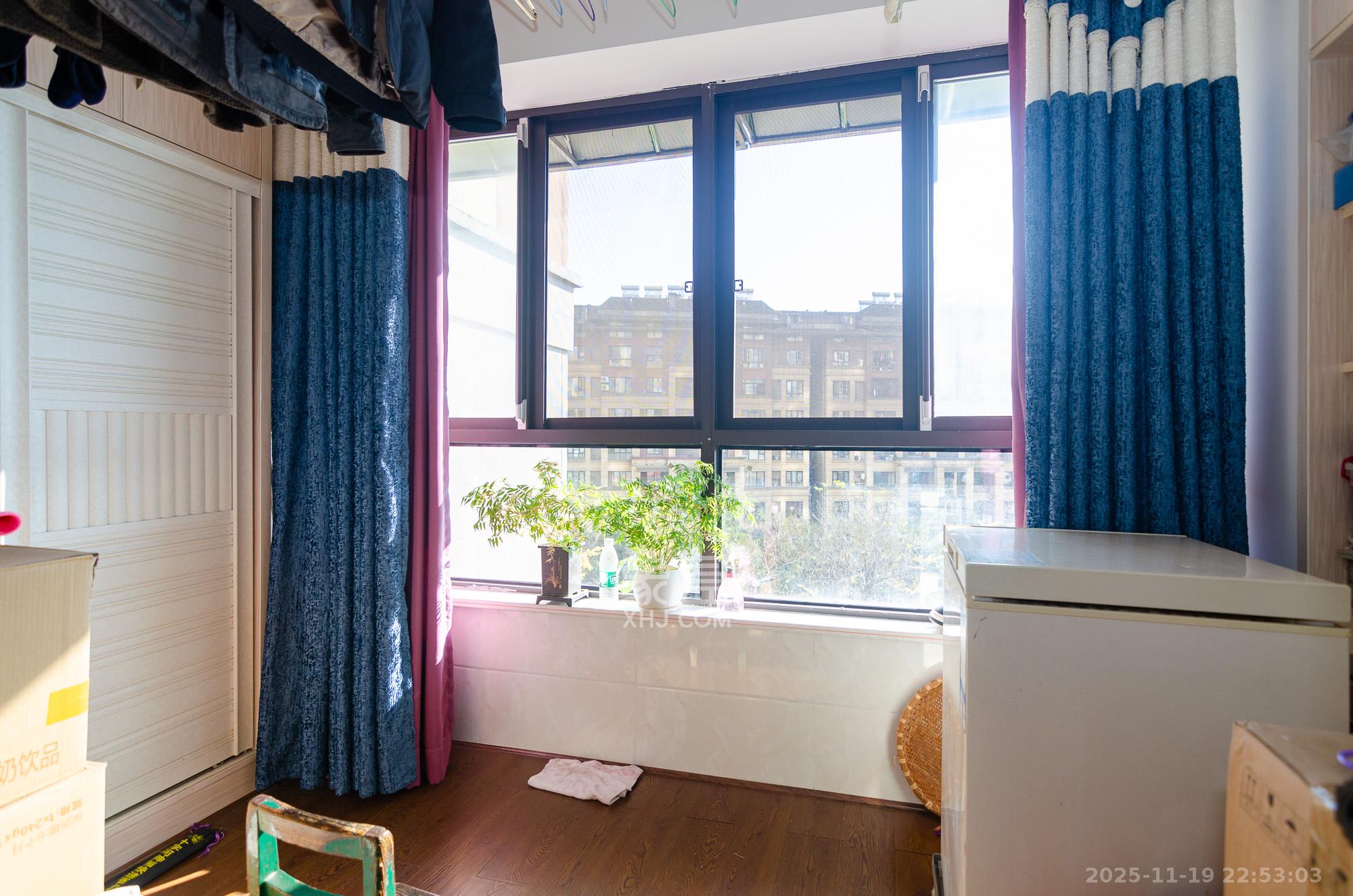 金地三千府(金地湖山樾、金地自在城) 3室2厅1卫 53.8万 金地三千府(金地湖山樾、金地自在城) 3室2厅1卫 53.8万阳台