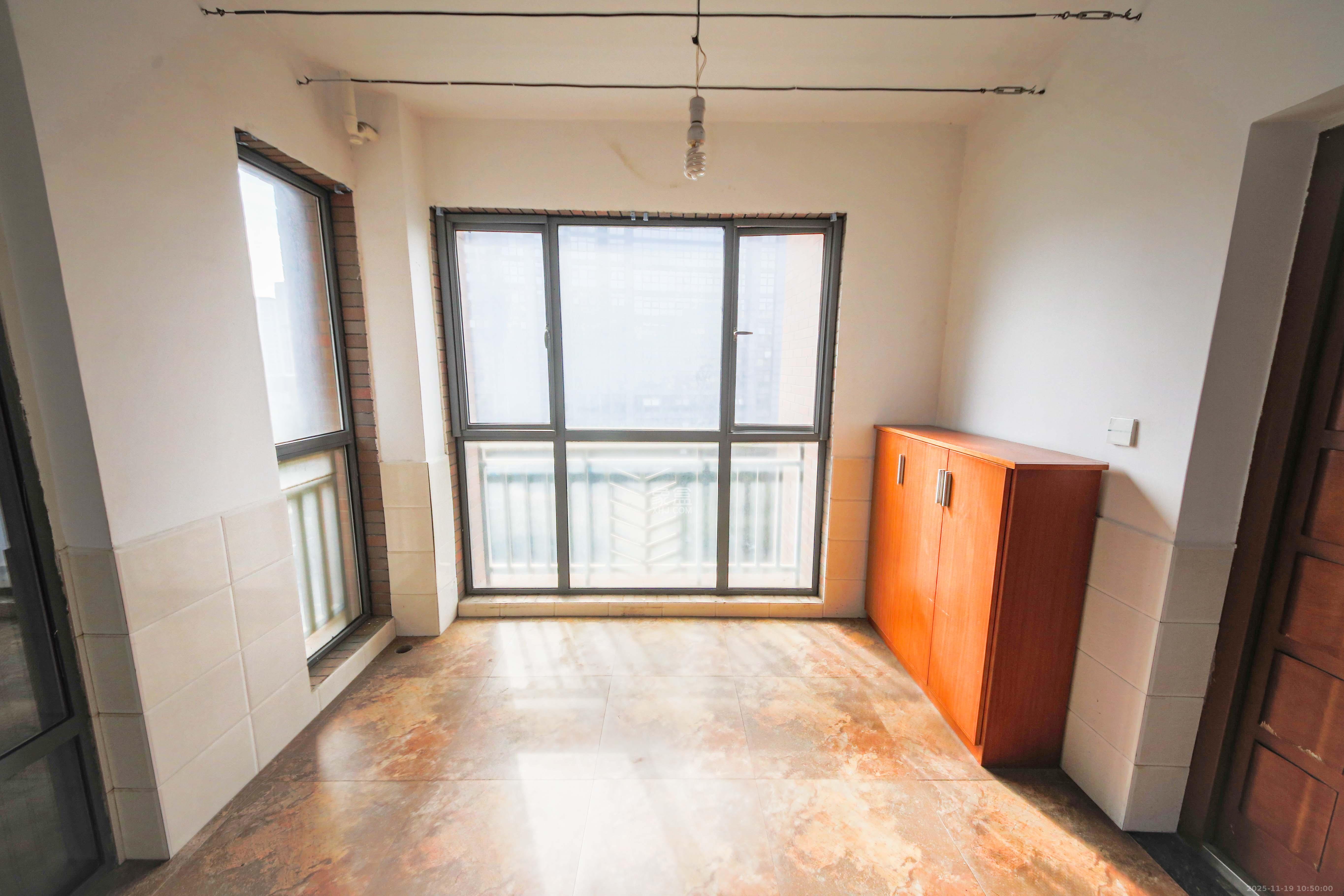 奥林匹克花园 3室2厅2卫 113.0万 奥林匹克花园 3室2厅2卫 113.0万阳台