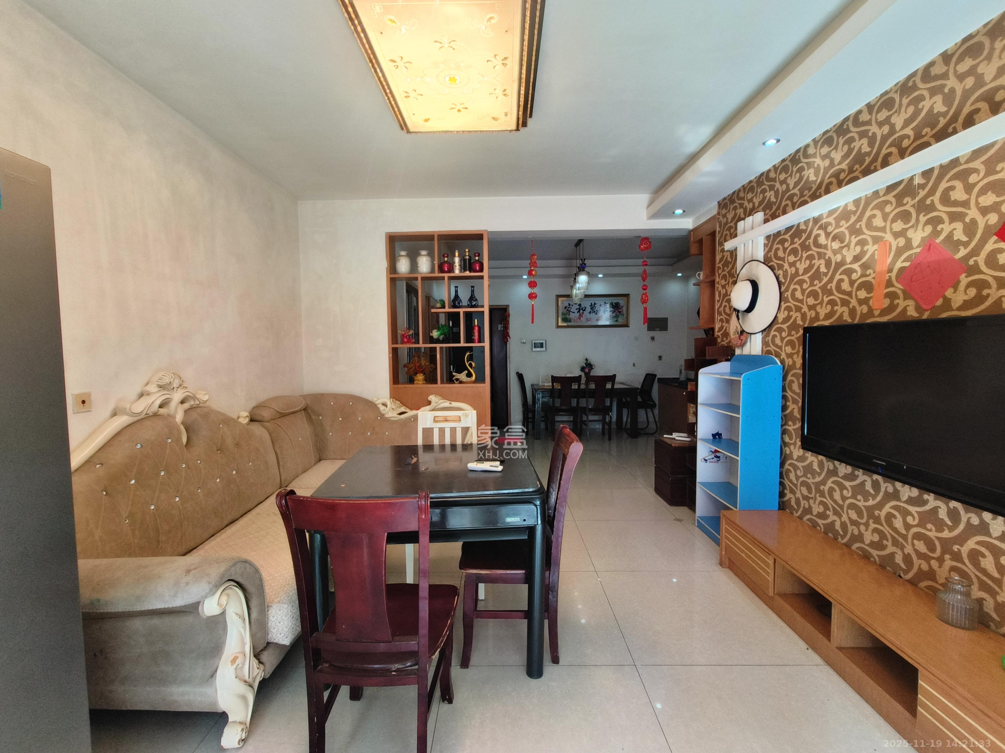 万国城（当代满庭春MOMA）二期  2室2厅1卫    2200.0元/月