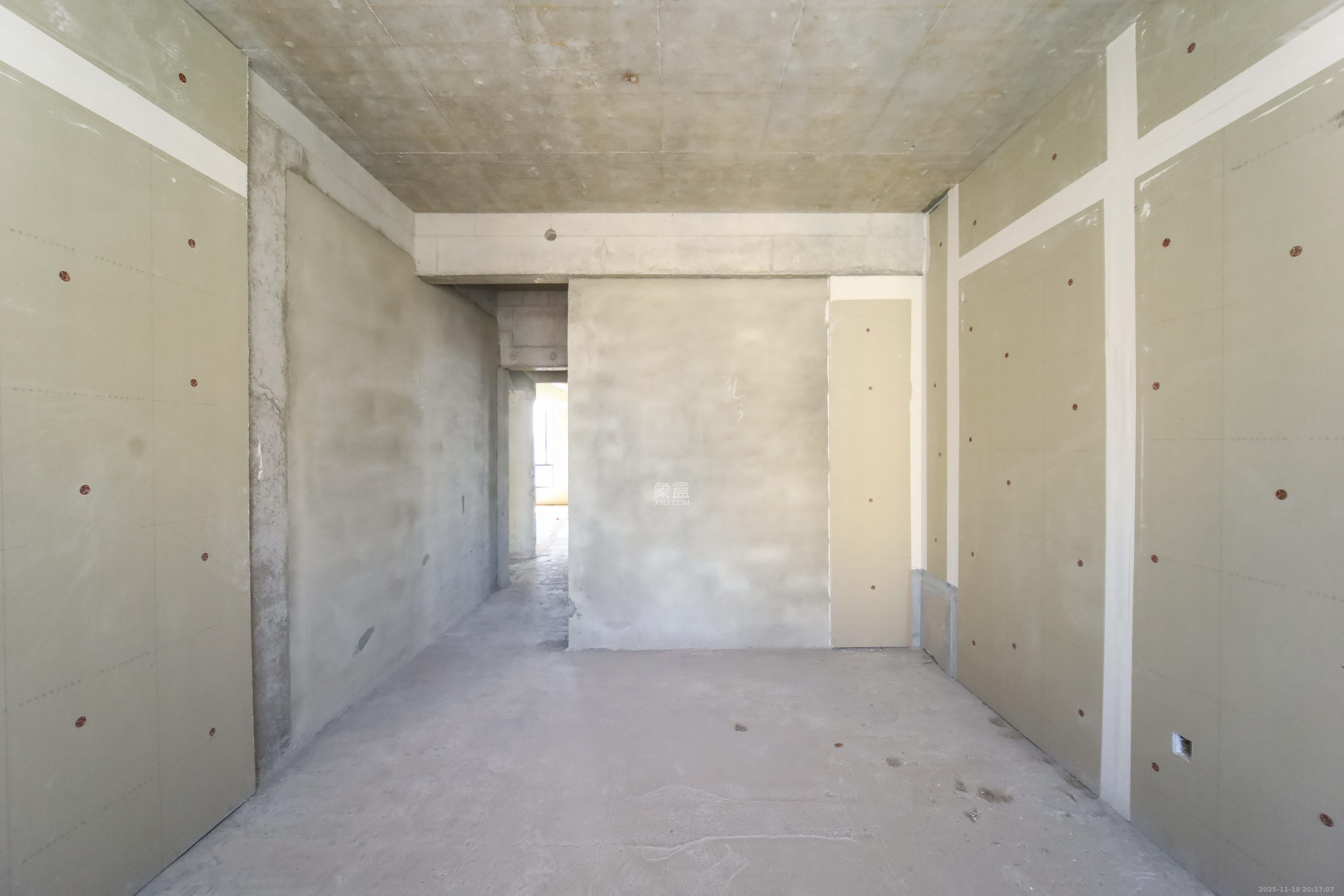 湘林熙水豪庭 4室2厅2卫 240.0万 湘林熙水豪庭 4室2厅2卫 240.0万卧室