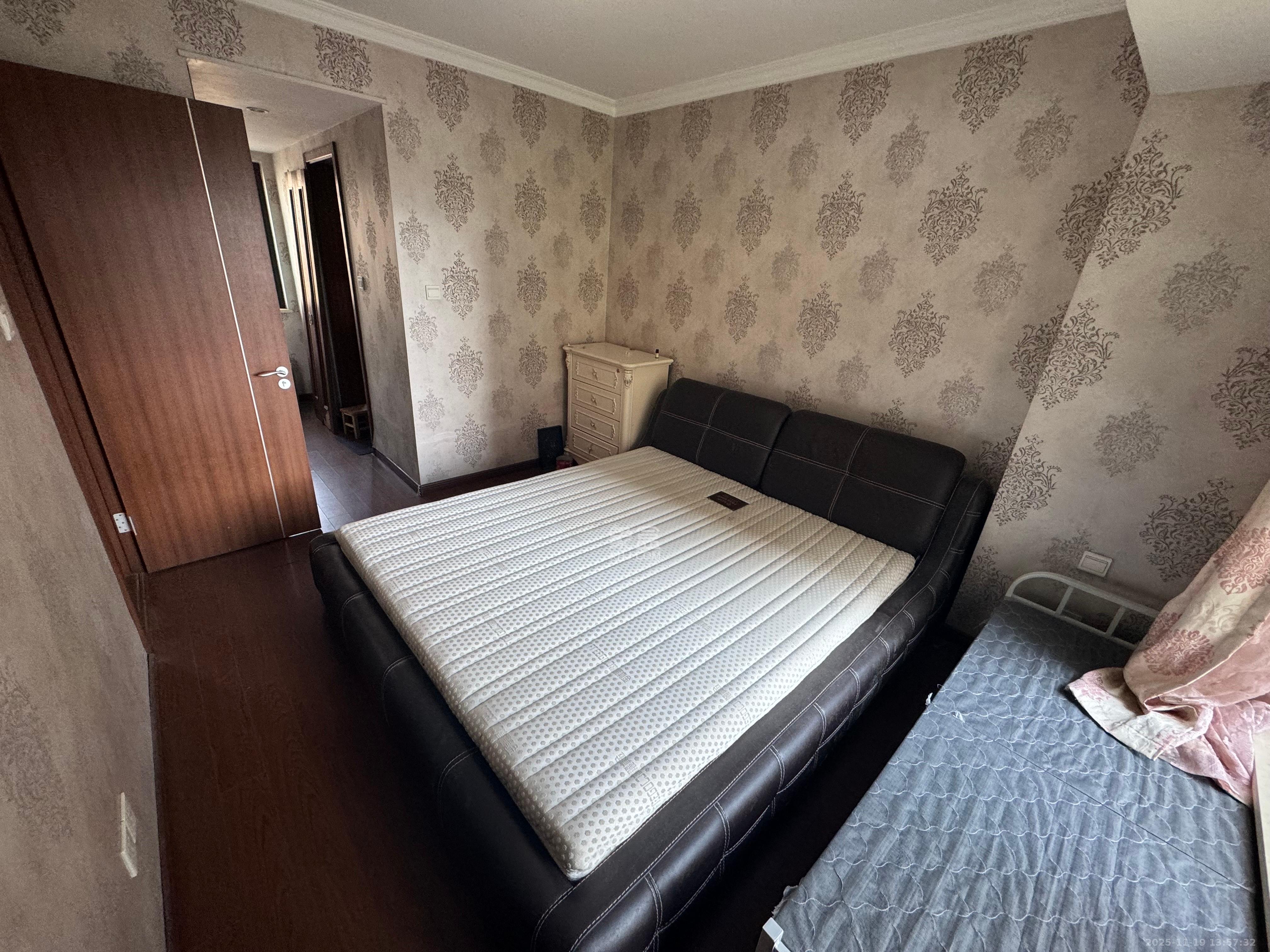 万科城 3室2厅2卫 2400.0元/月 万科城 3室2厅2卫 2400.0元/月室内图