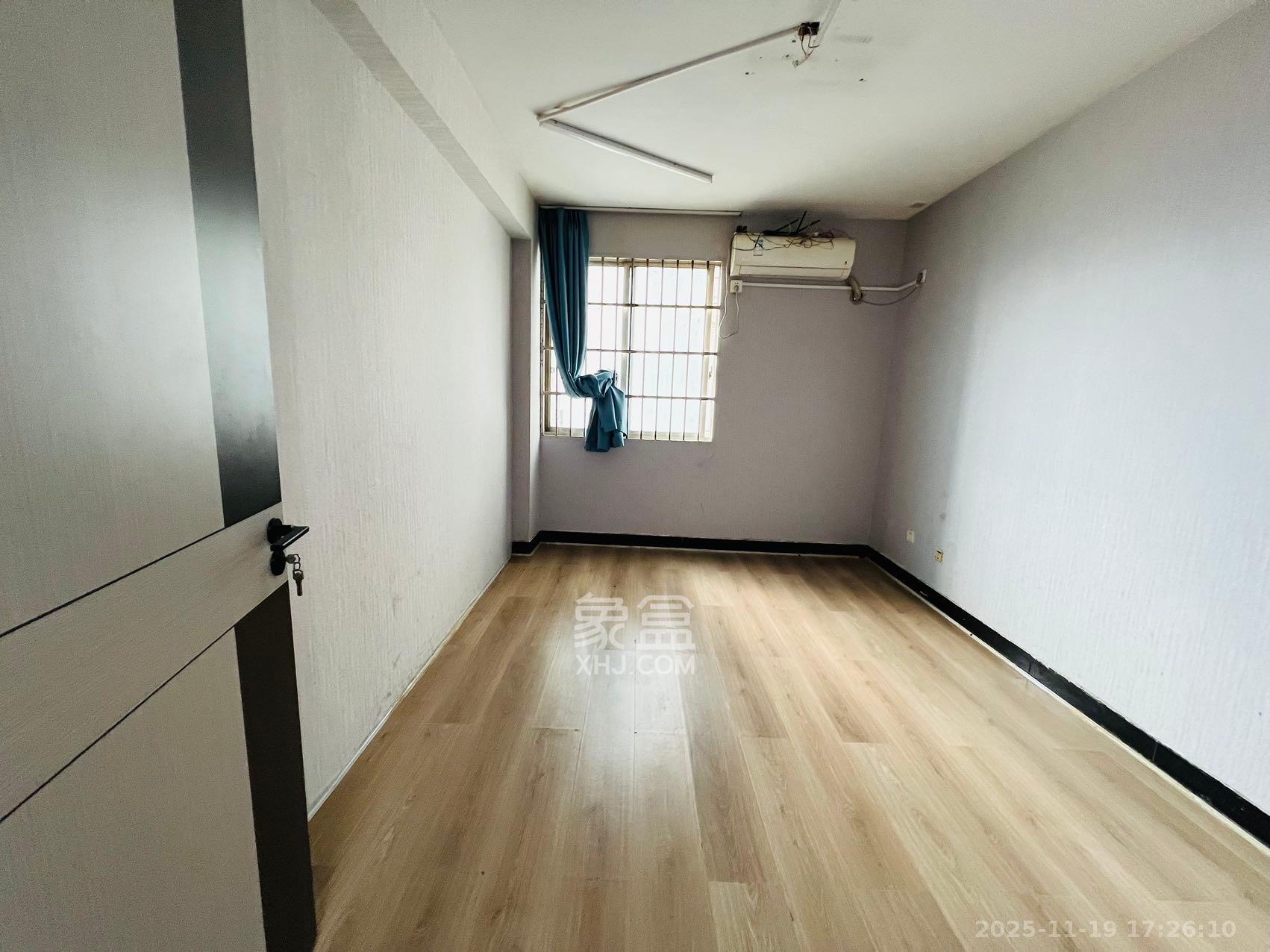 高桥现代商贸城  6室2厅1卫    3200.0元/月室内图