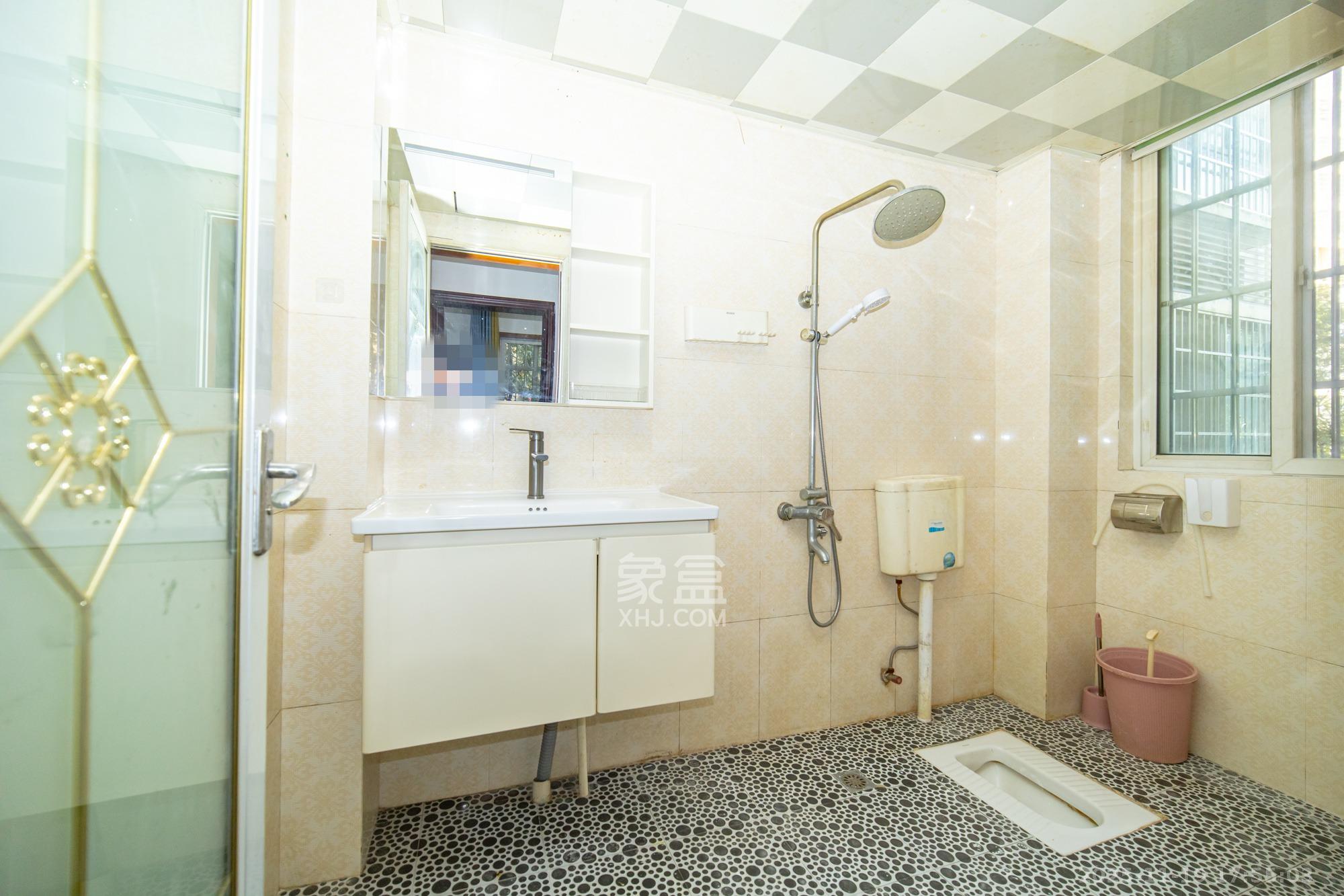 楚天世纪城东苑 1室2厅1卫 49.8万 楚天世纪城东苑 1室2厅1卫 49.8万卫生间